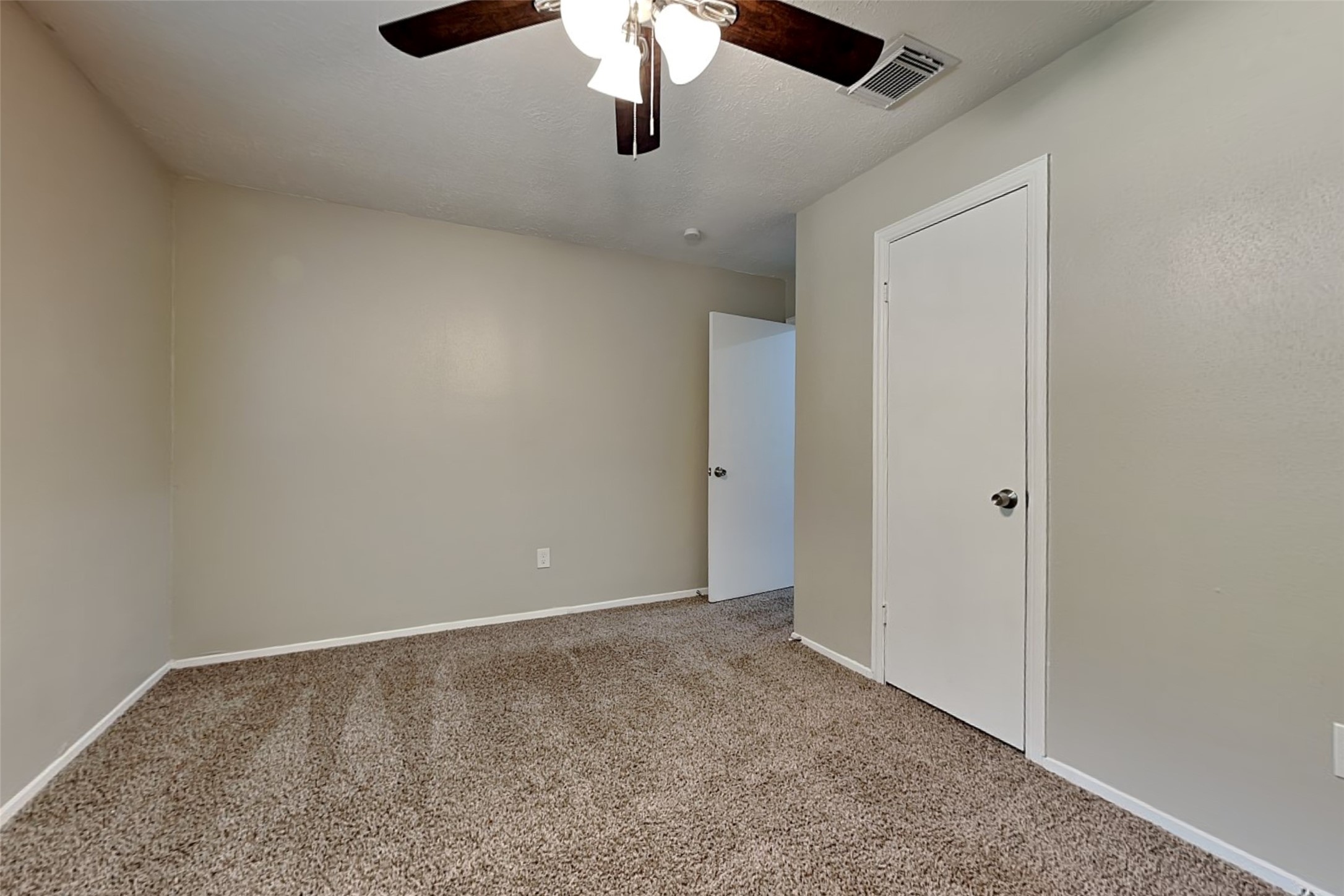 16854 Gleneagle Drive N Property Photo 15