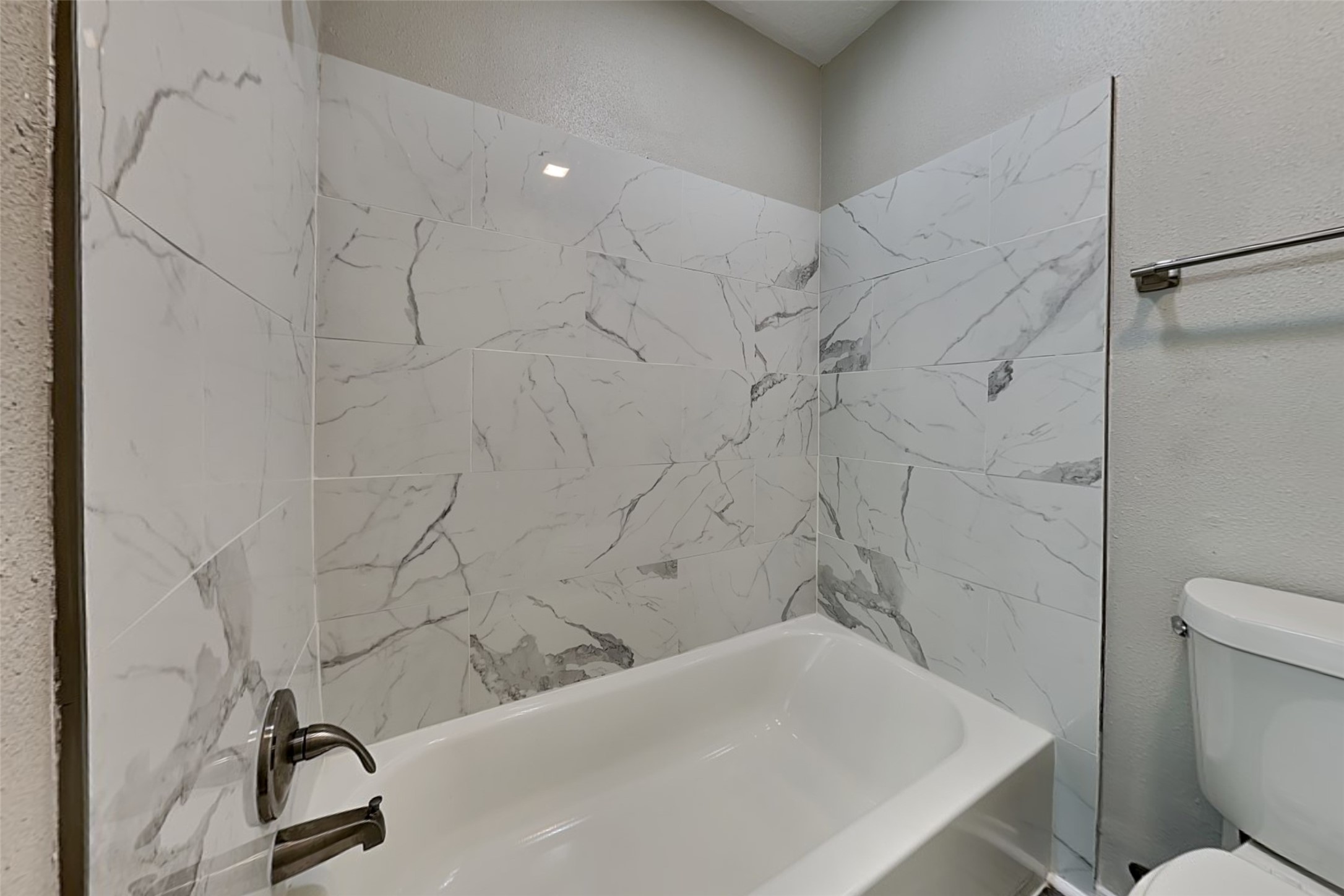 16854 Gleneagle Drive N Property Photo 19