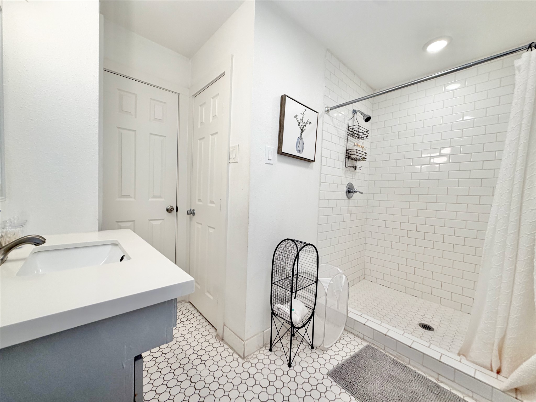 218 W 15th Street N Property Photo 9