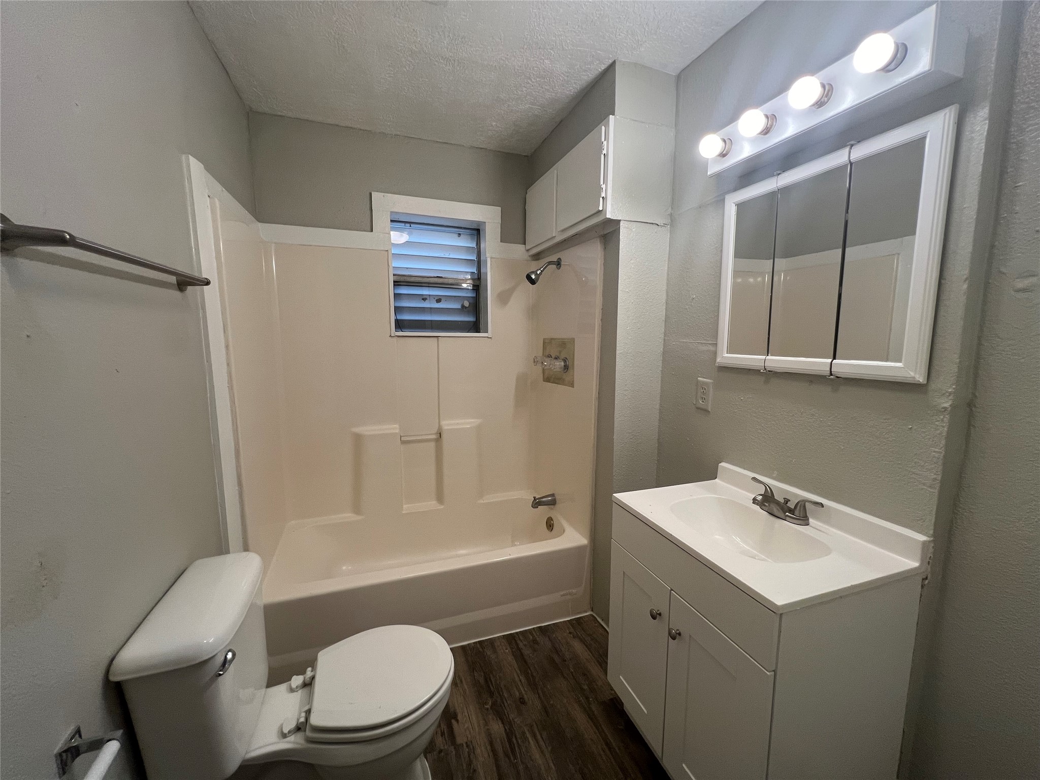 5501 Menard Avenue Property Photo 5