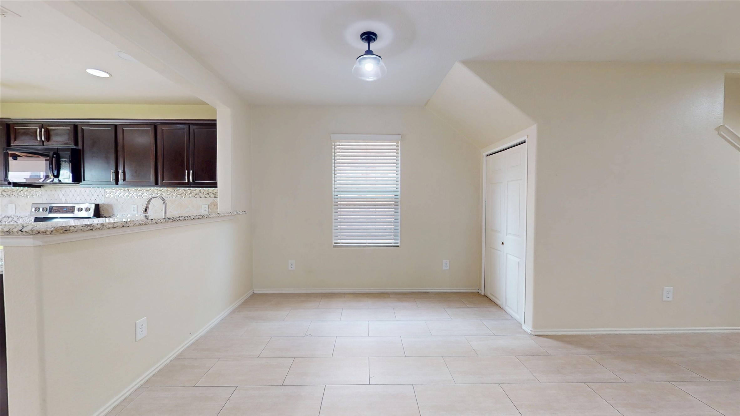 16510 Mandate Drive Property Photo 9