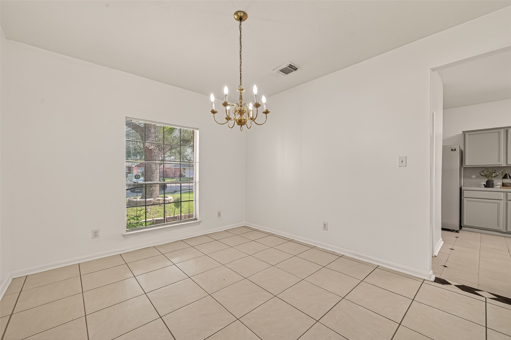 16315 April Ridge Drive Property Photo 6
