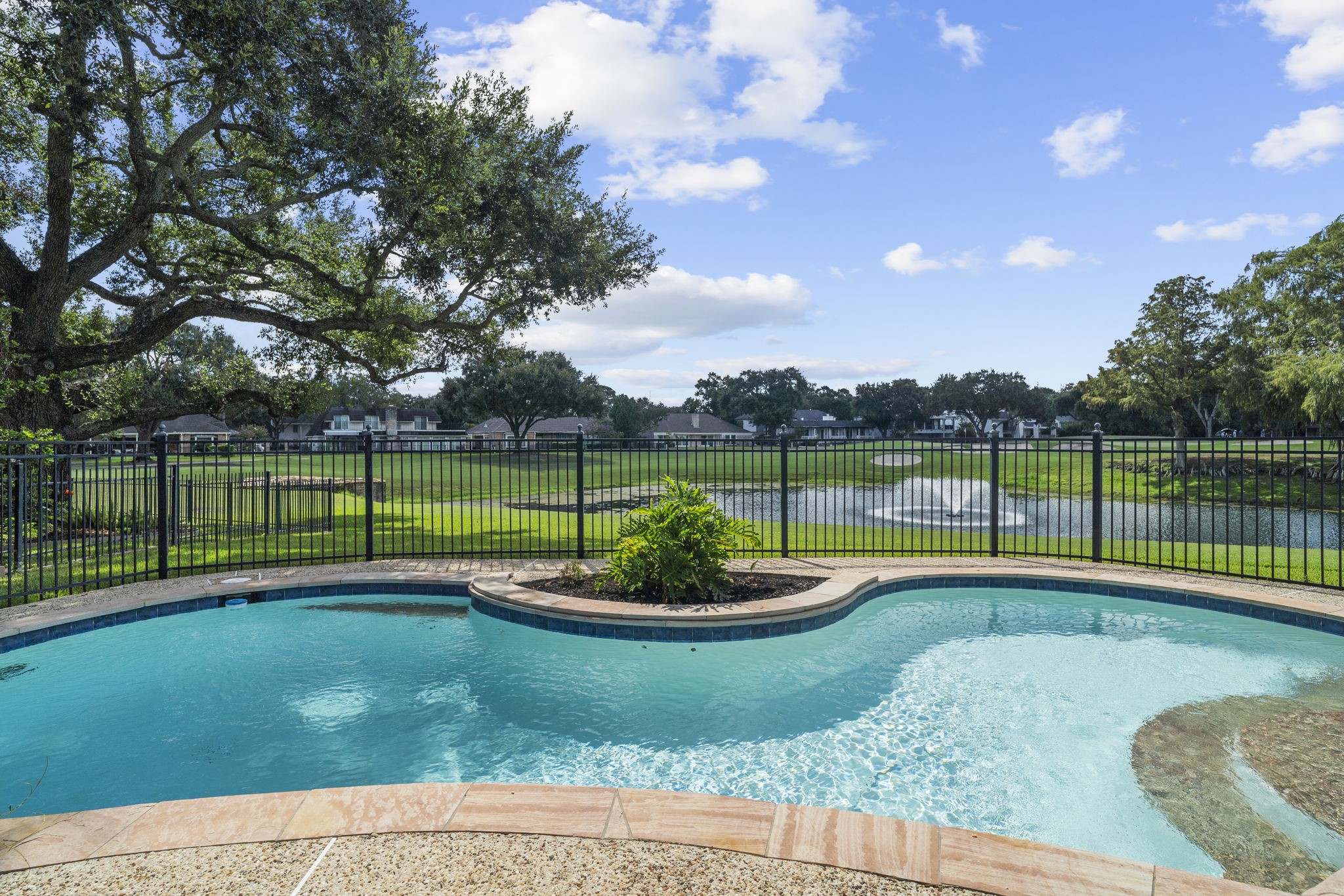 44 Bendwood Drive Property Photo 2