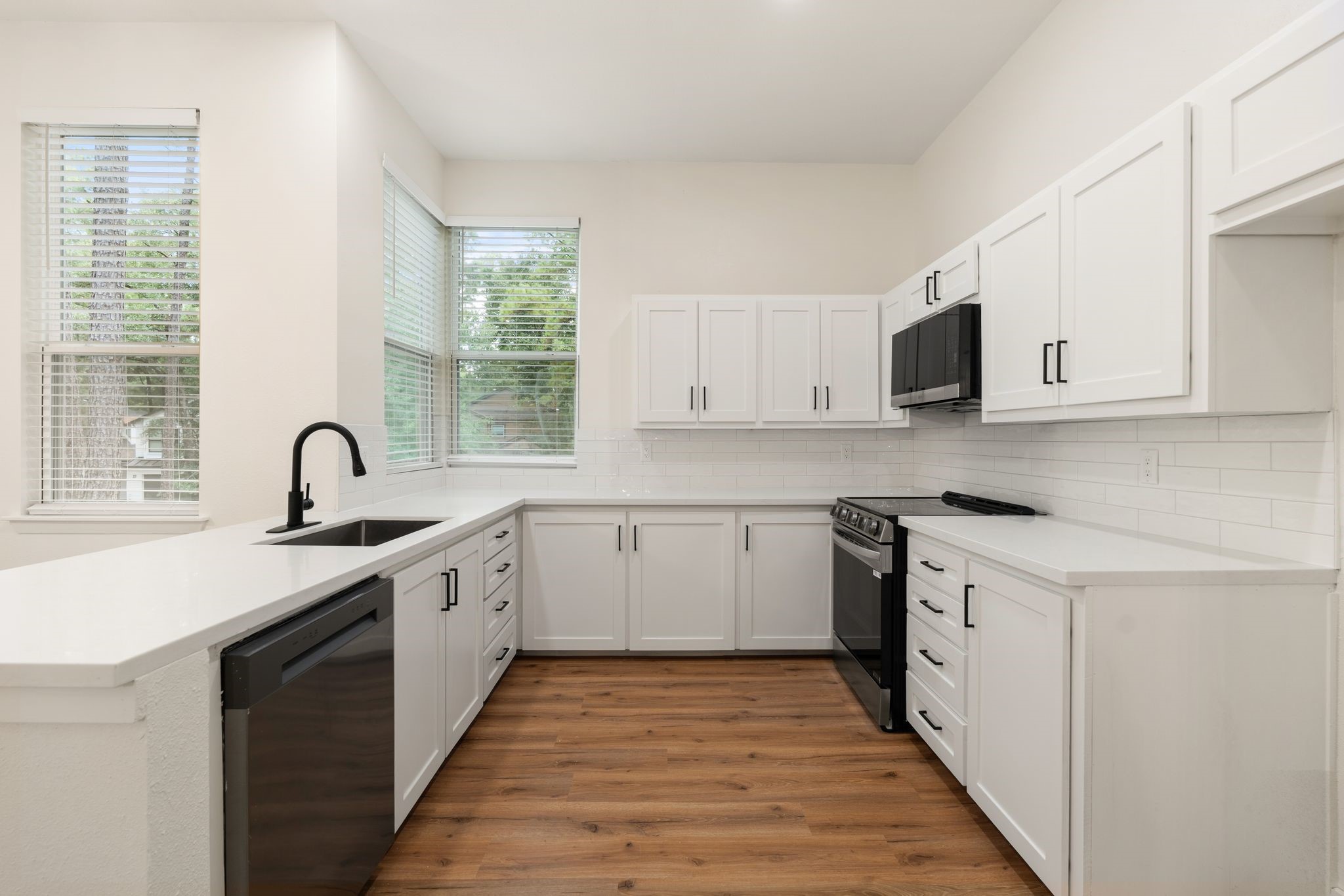 30 Shallow Pond Place Property Photo 5