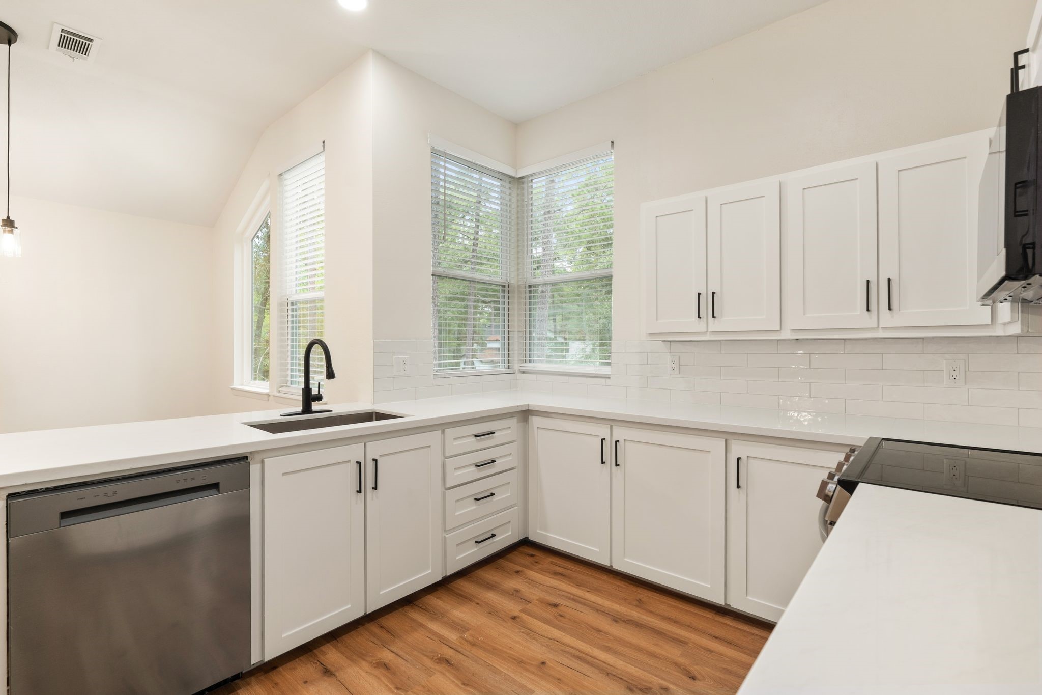 30 Shallow Pond Place Property Photo 6