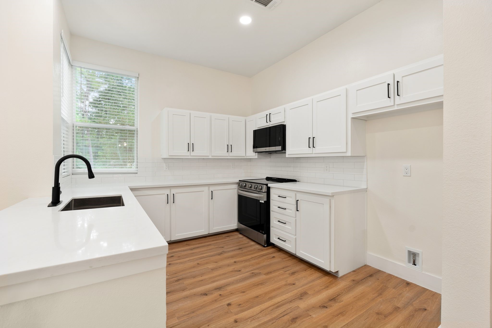 30 Shallow Pond Place Property Photo 7