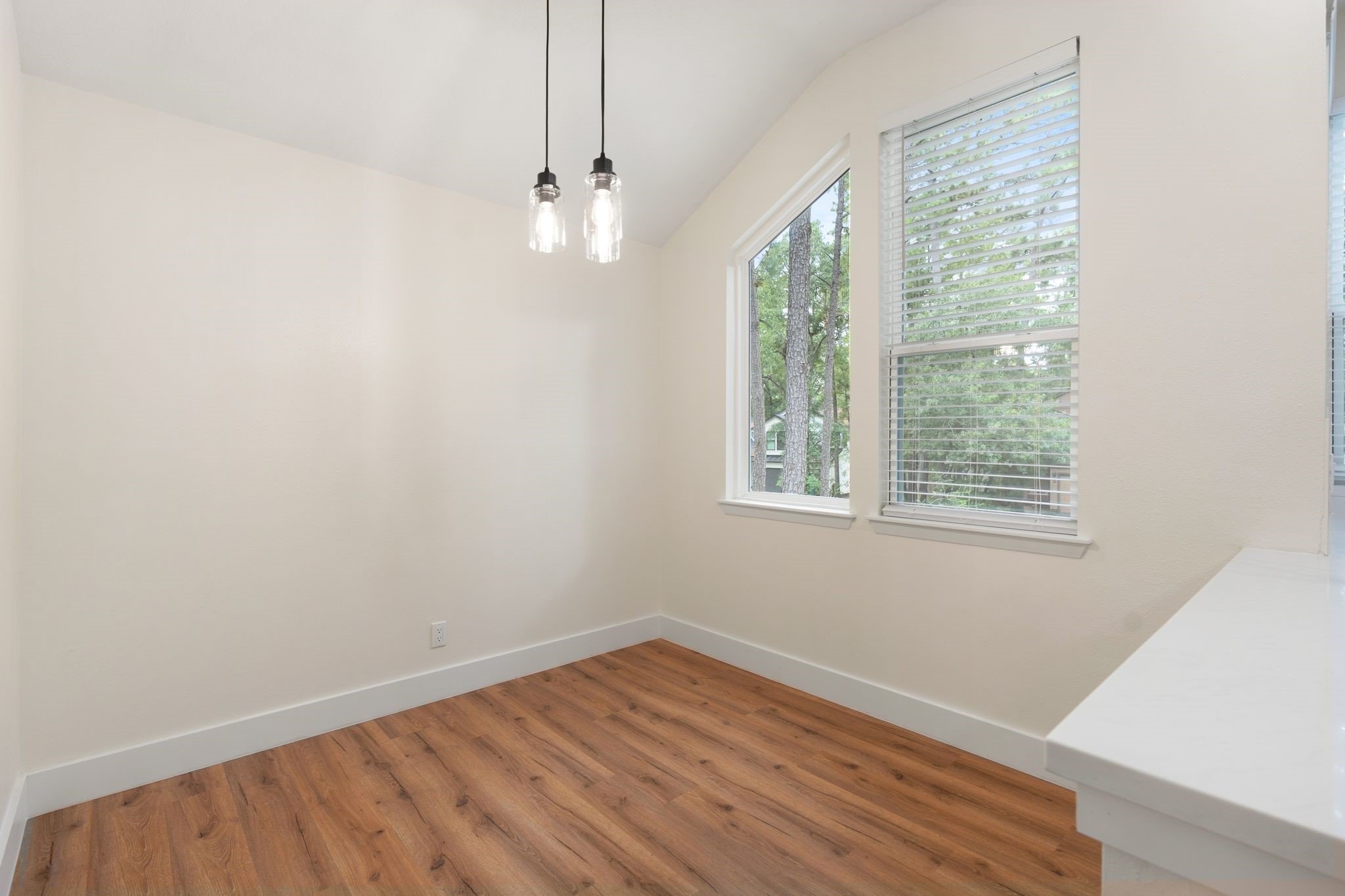 30 Shallow Pond Place Property Photo 8