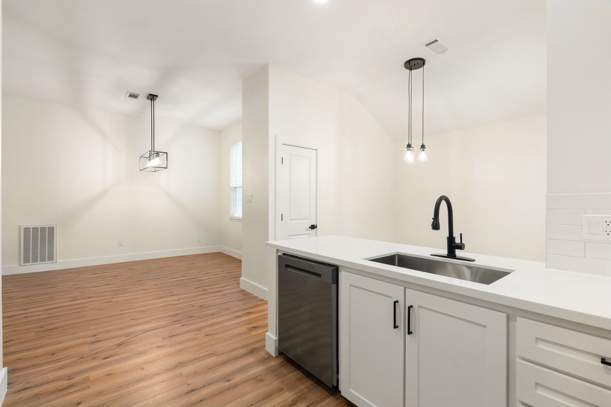 30 Shallow Pond Place Property Photo 16