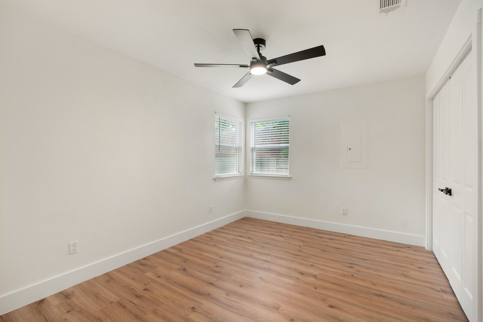 30 Shallow Pond Place Property Photo 36