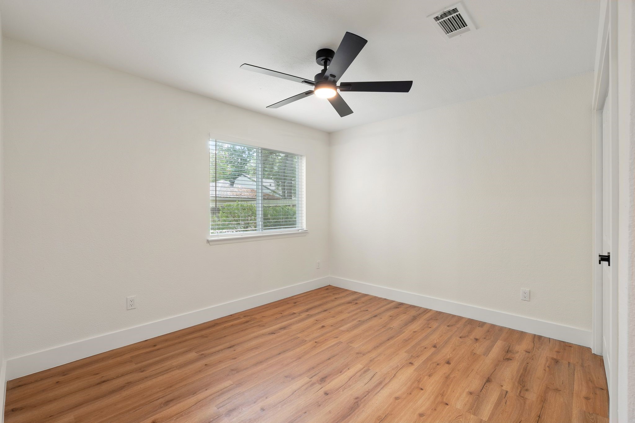 30 Shallow Pond Place Property Photo 37