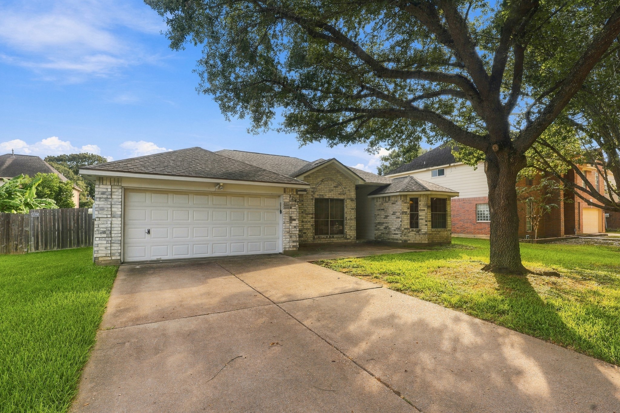 1242 Hunter Wood Drive Property Photo 2