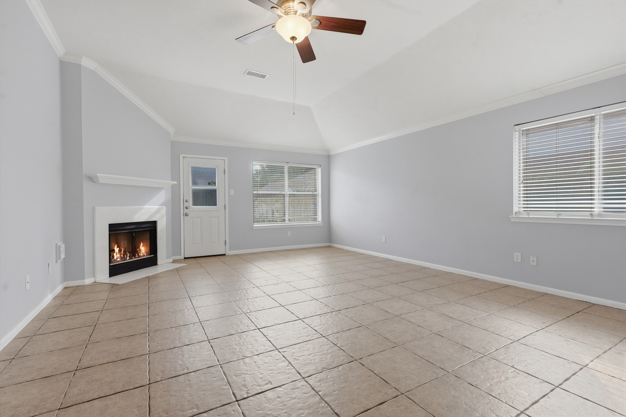 1242 Hunter Wood Drive Property Photo 3