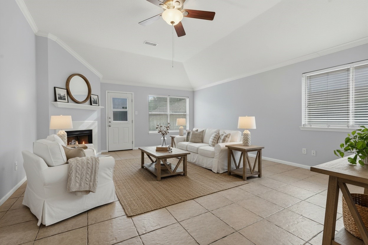 1242 Hunter Wood Drive Property Photo 4