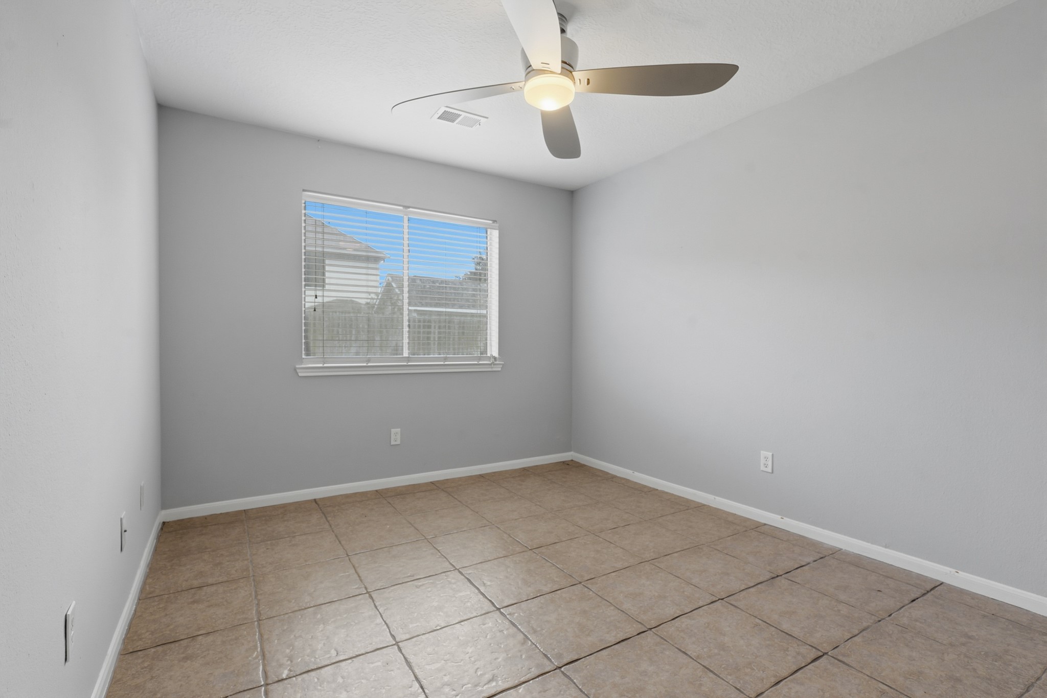 1242 Hunter Wood Drive Property Photo 11
