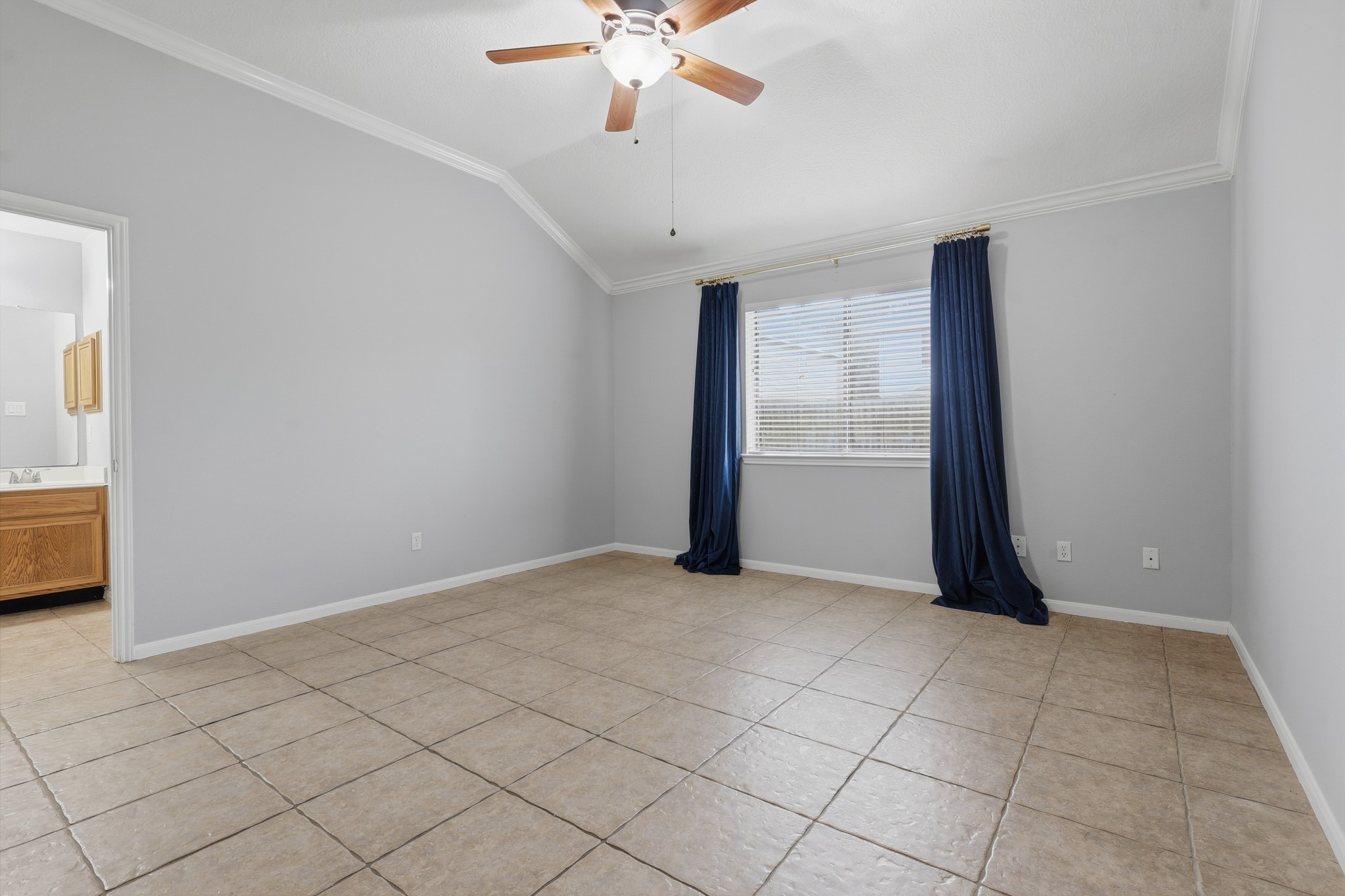 1242 Hunter Wood Drive Property Photo 13