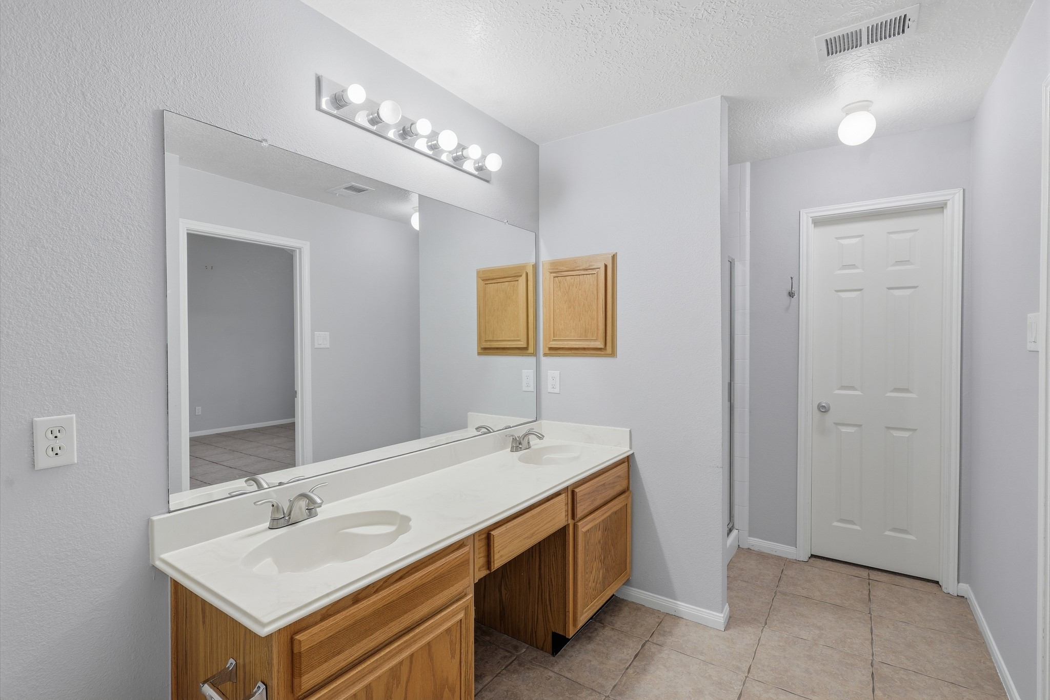 1242 Hunter Wood Drive Property Photo 17