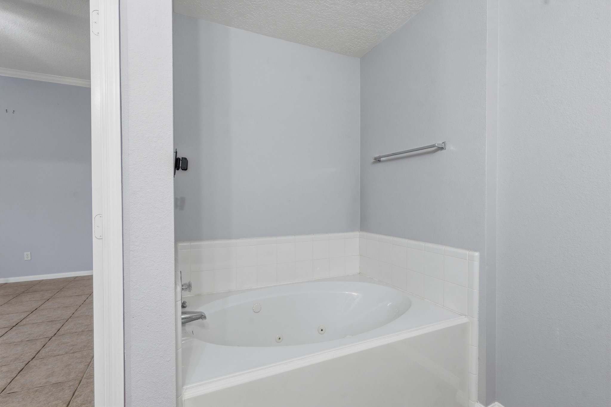 1242 Hunter Wood Drive Property Photo 18