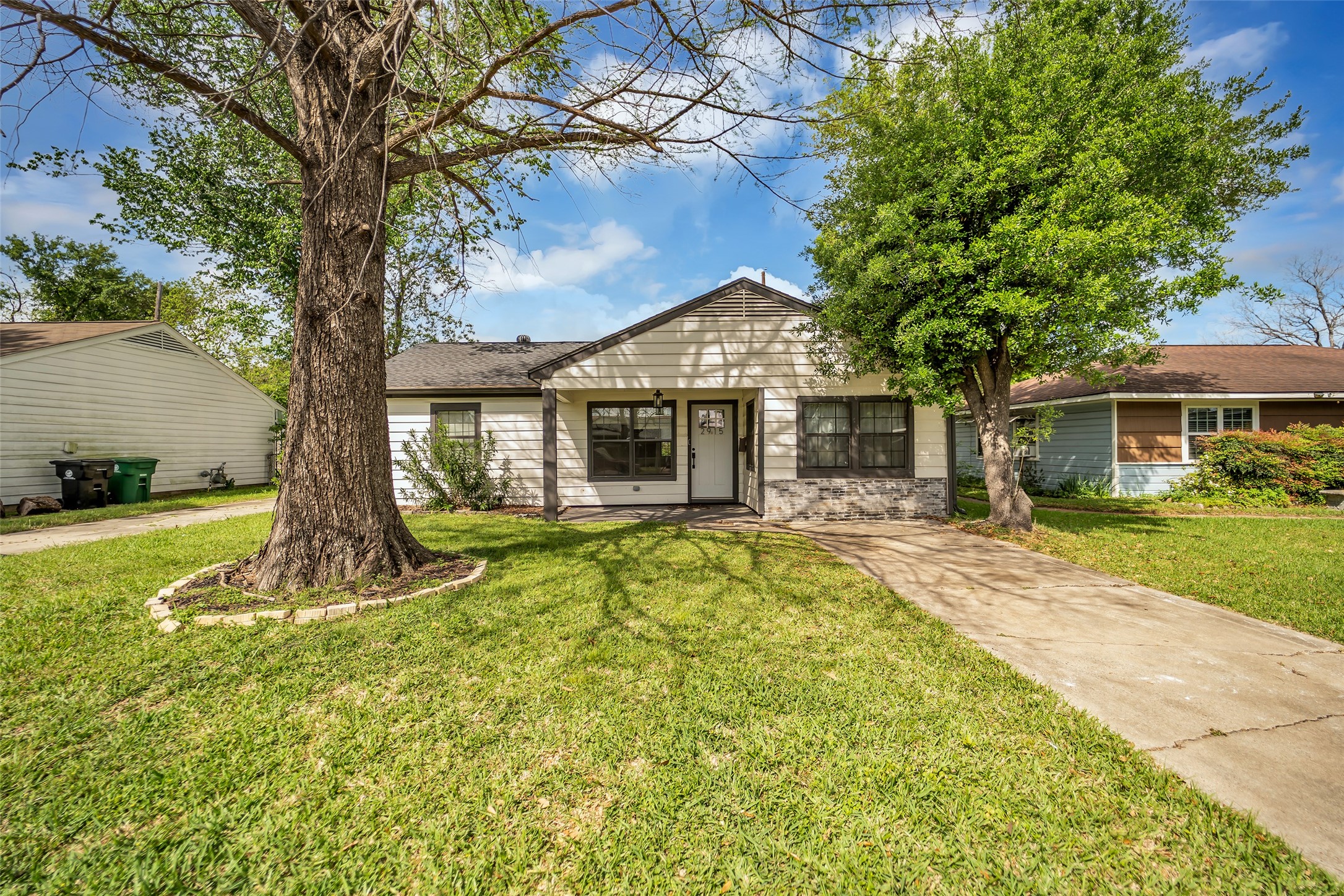2915 Robertson Street Property Photo 3