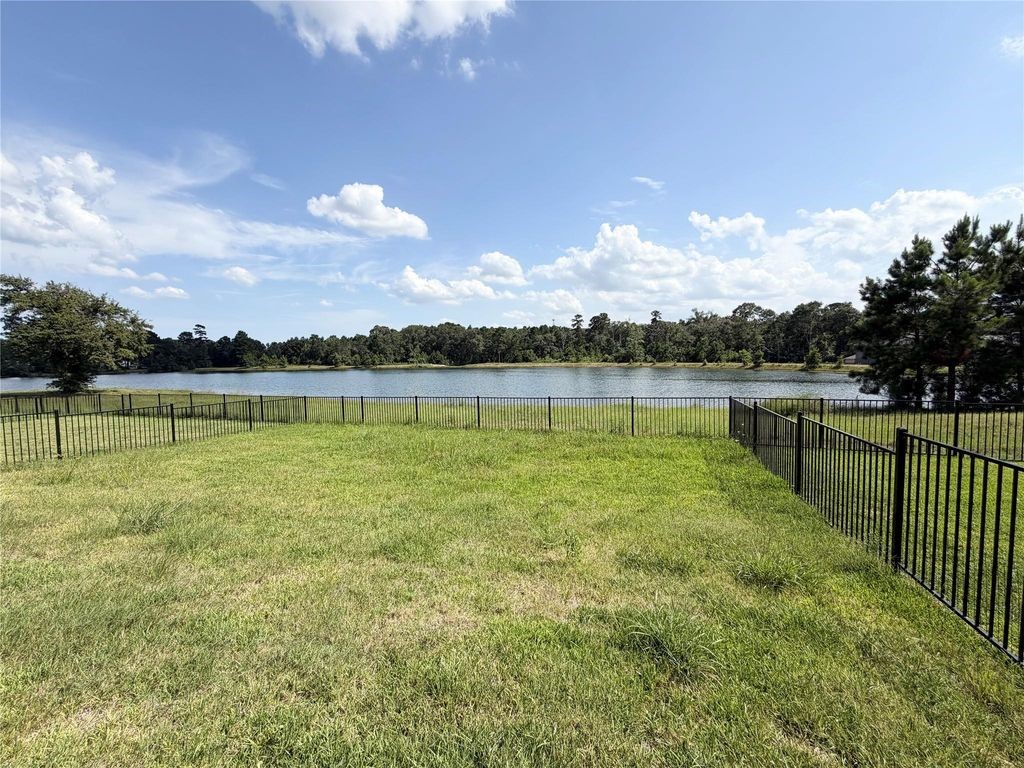 16072 Tallis Drive Property Photo 2