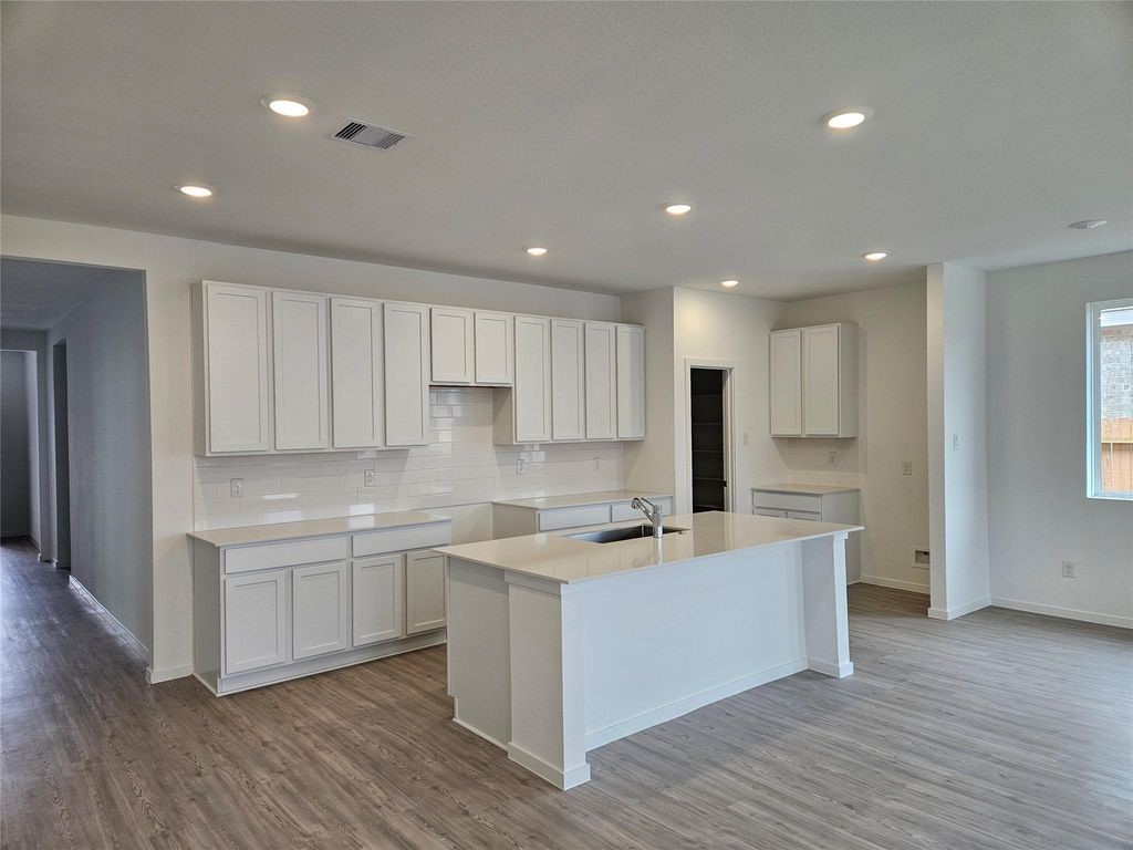 16072 Tallis Drive Property Photo 3