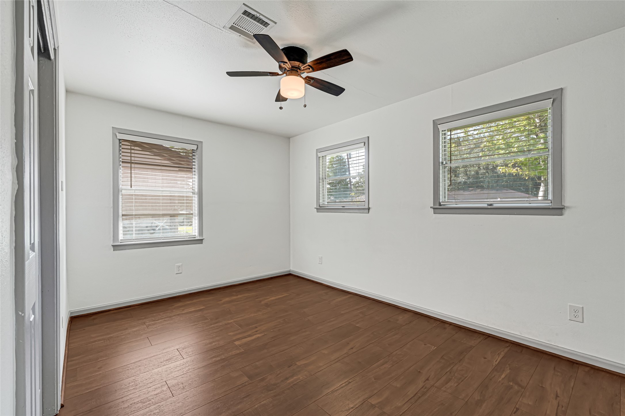 209 W 6th Street Property Photo 18