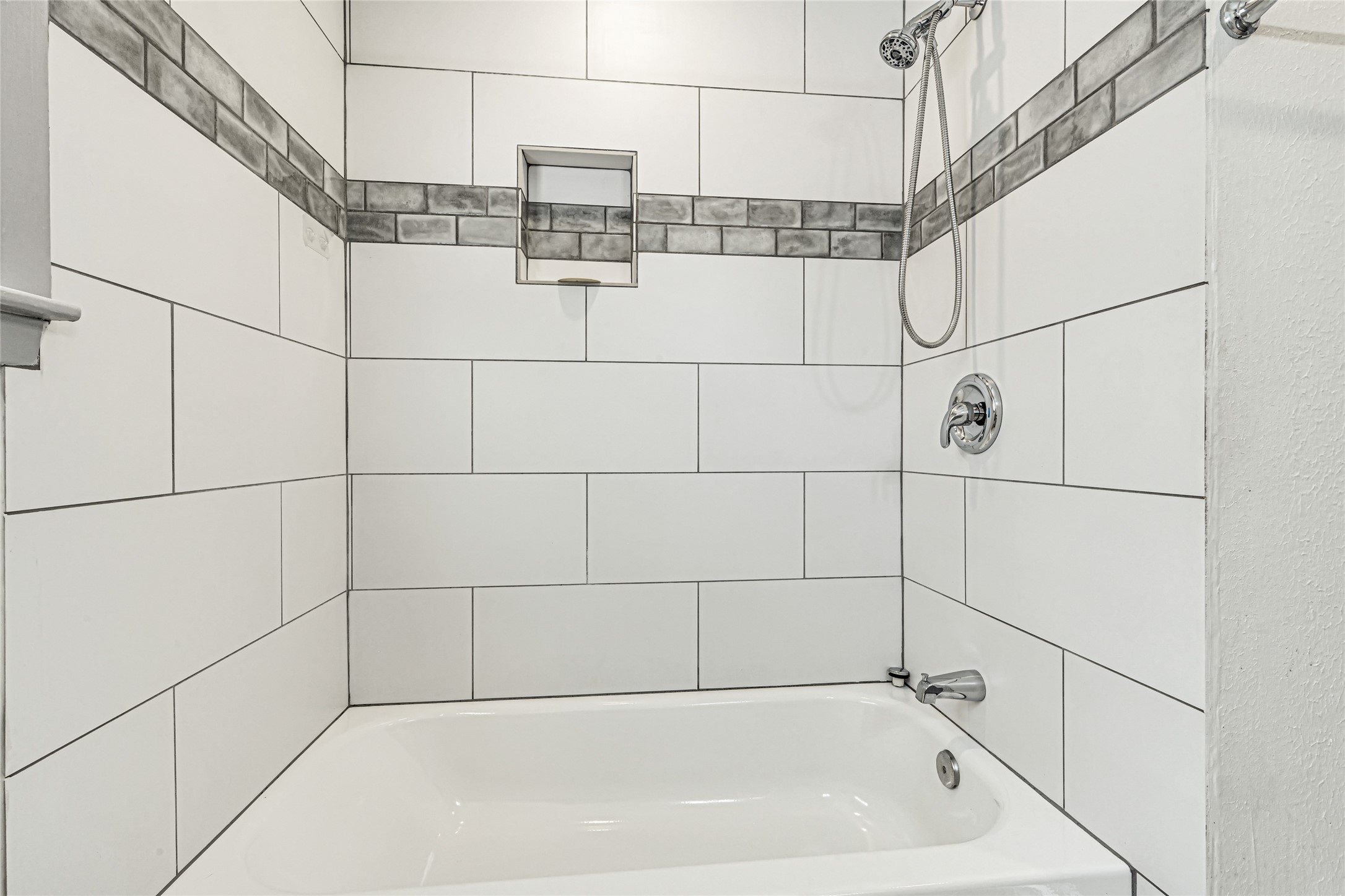 209 W 6th Street Property Photo 19