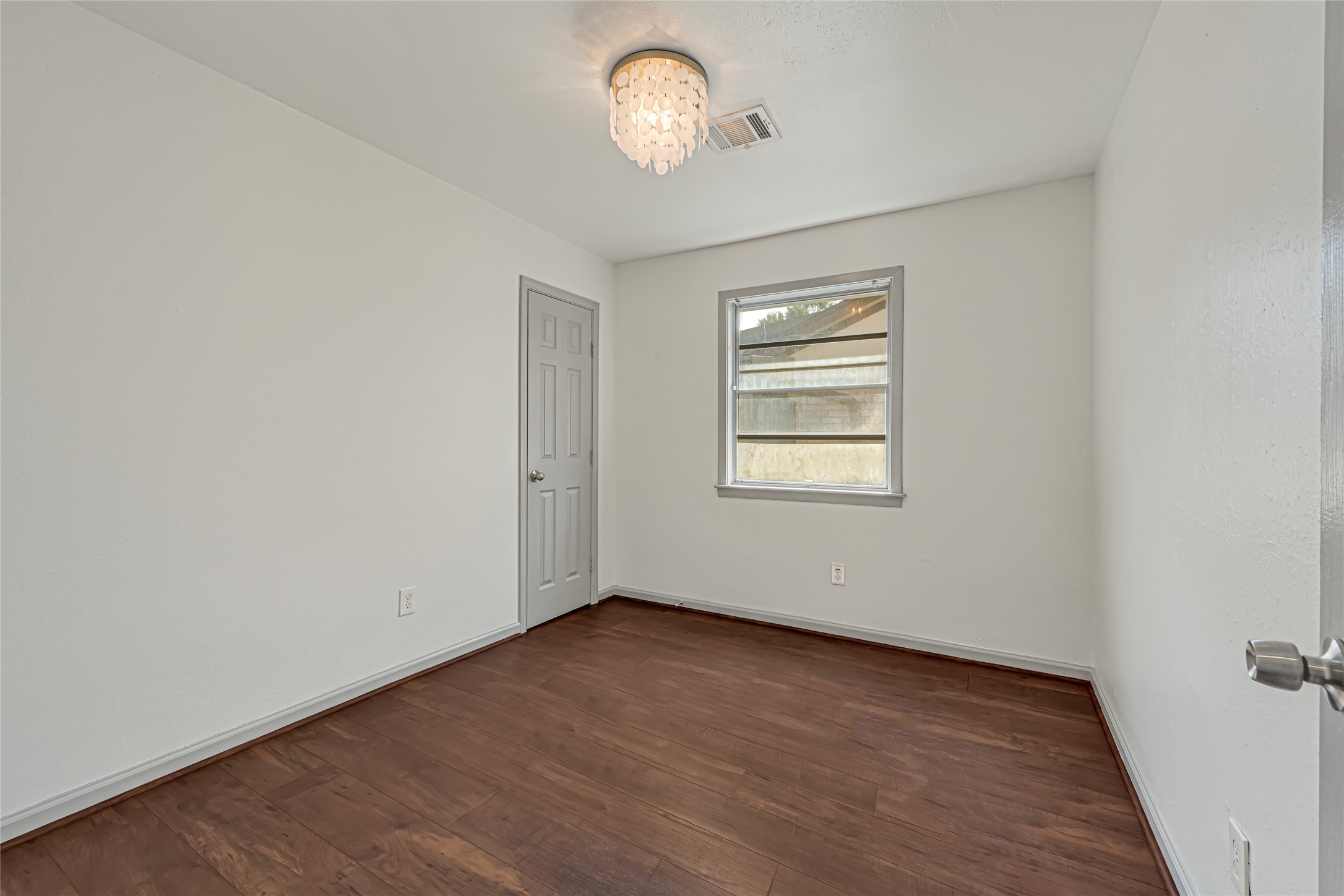 209 W 6th Street Property Photo 22