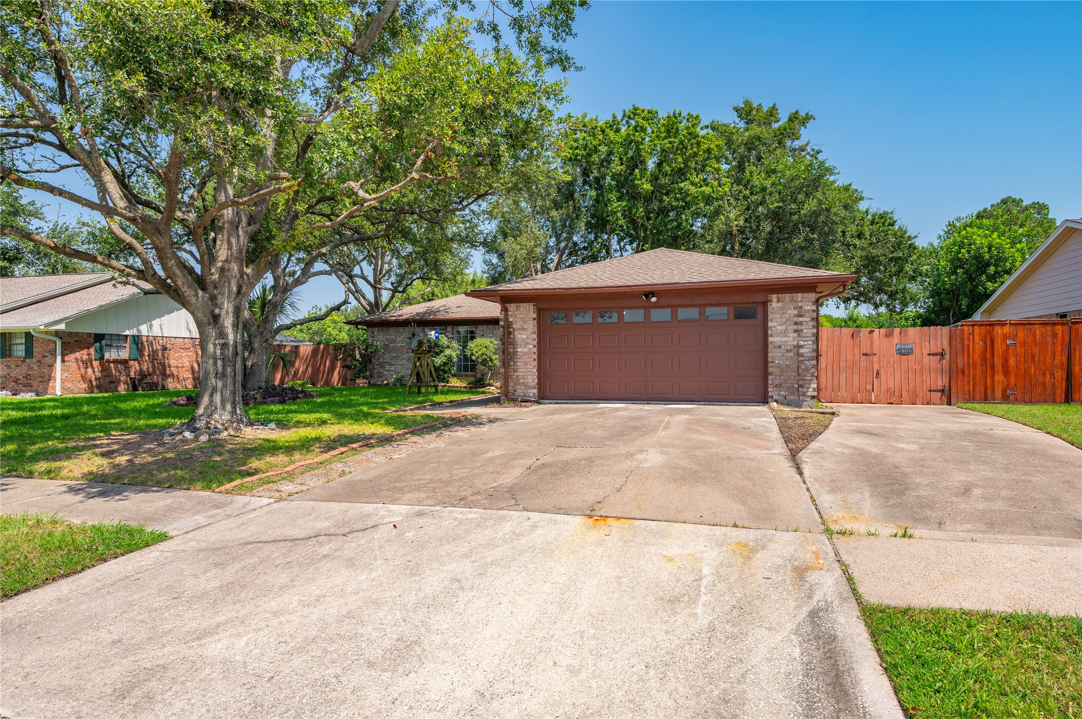 2906 Heatherwood Drive Property Photo 3