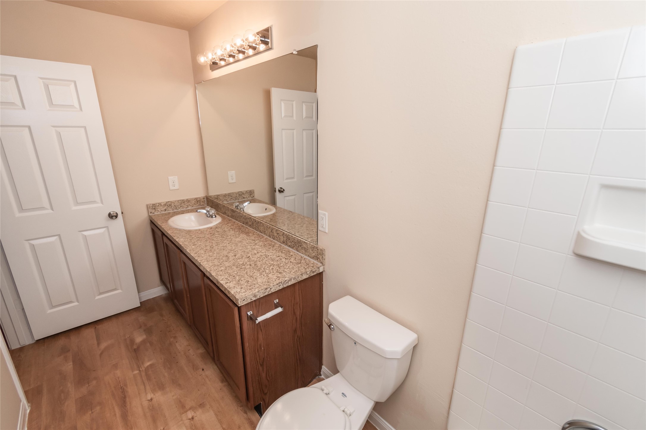 2410 W Werrington Way Property Photo 10
