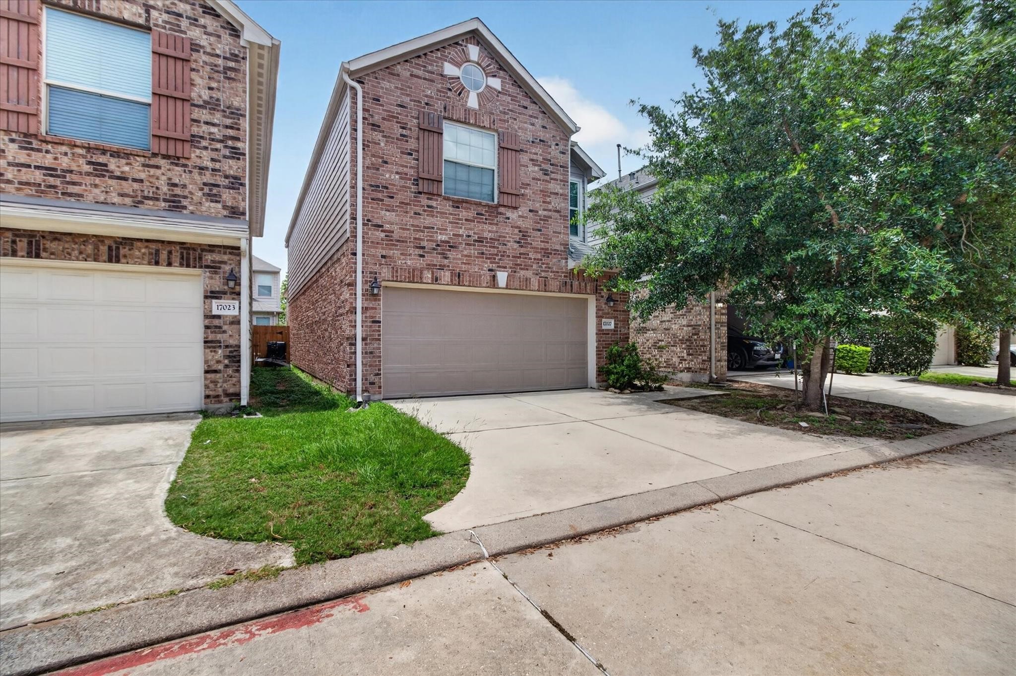 17027 Amarose Drive Property Photo 3