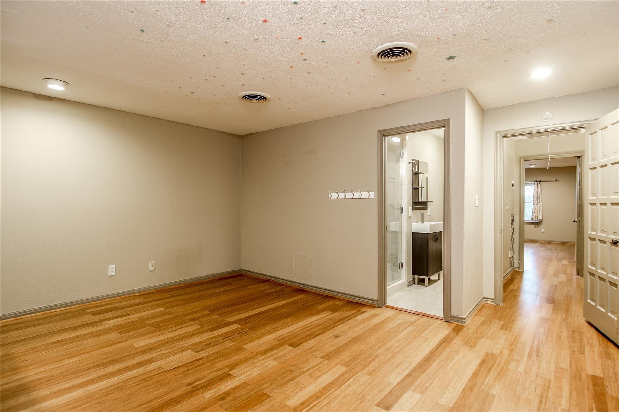 8602 Oakford Drive Property Photo 38