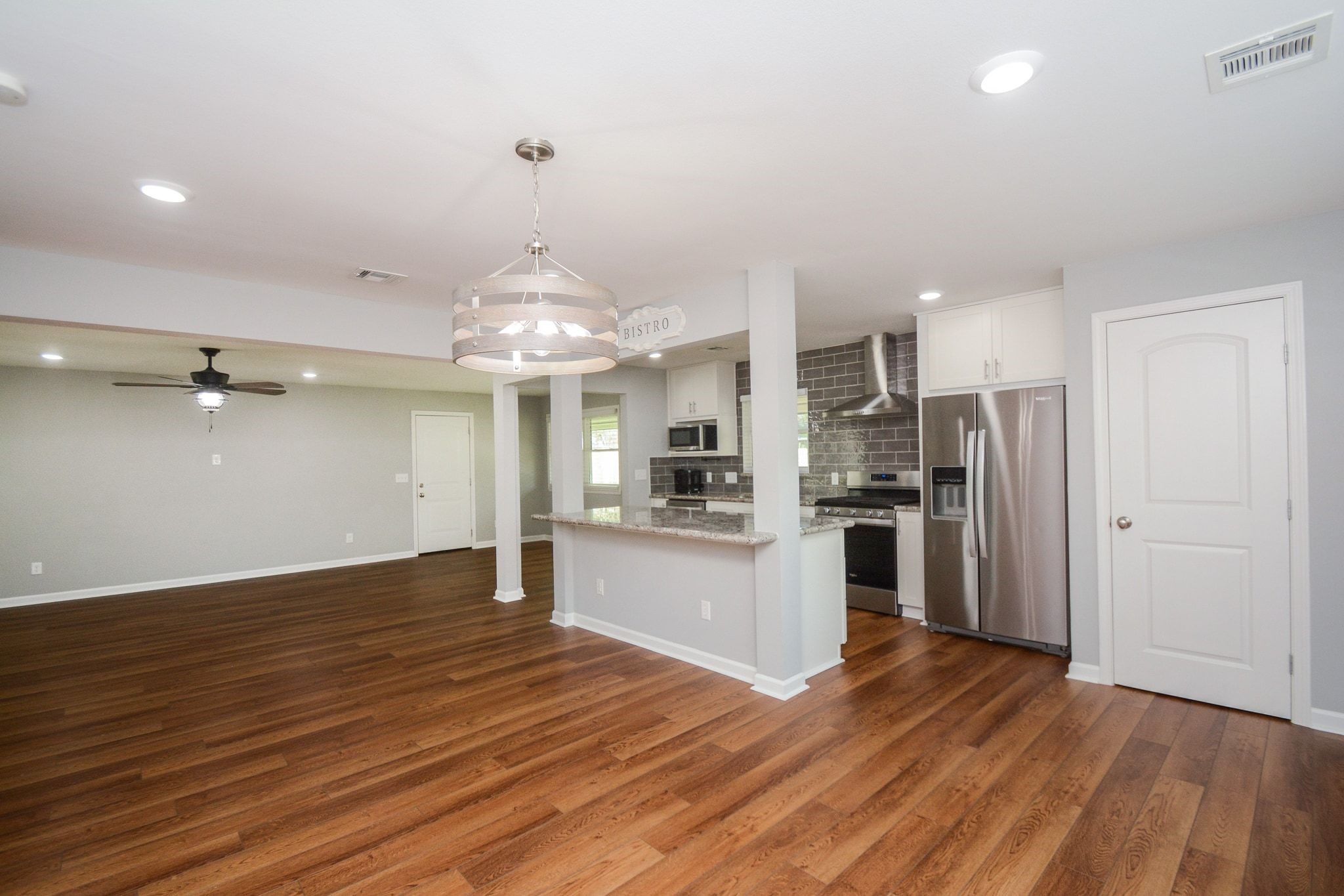 7926 Ridgeview Drive Property Photo 3