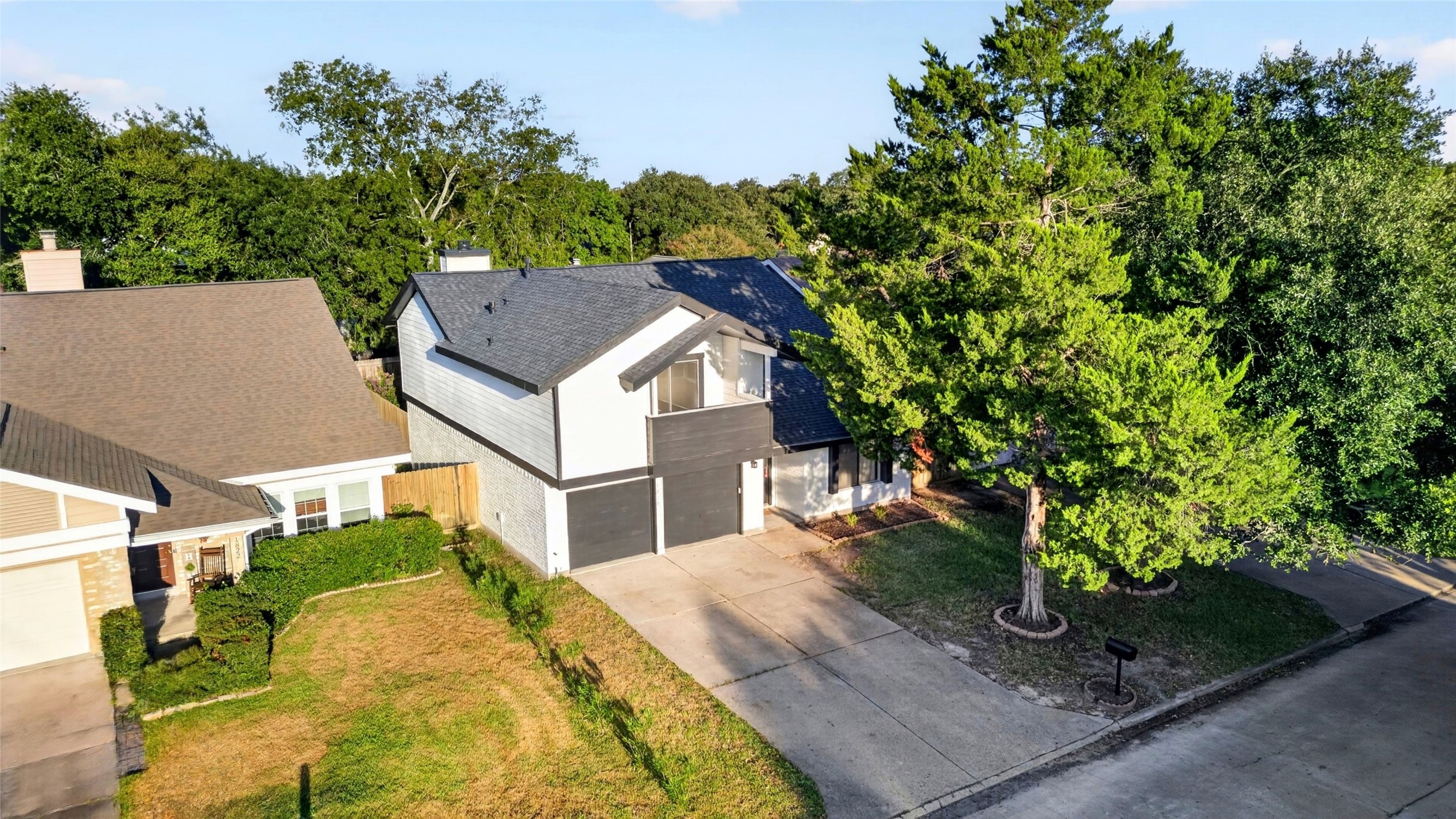 1818 Foxlake Drive Property Photo 4