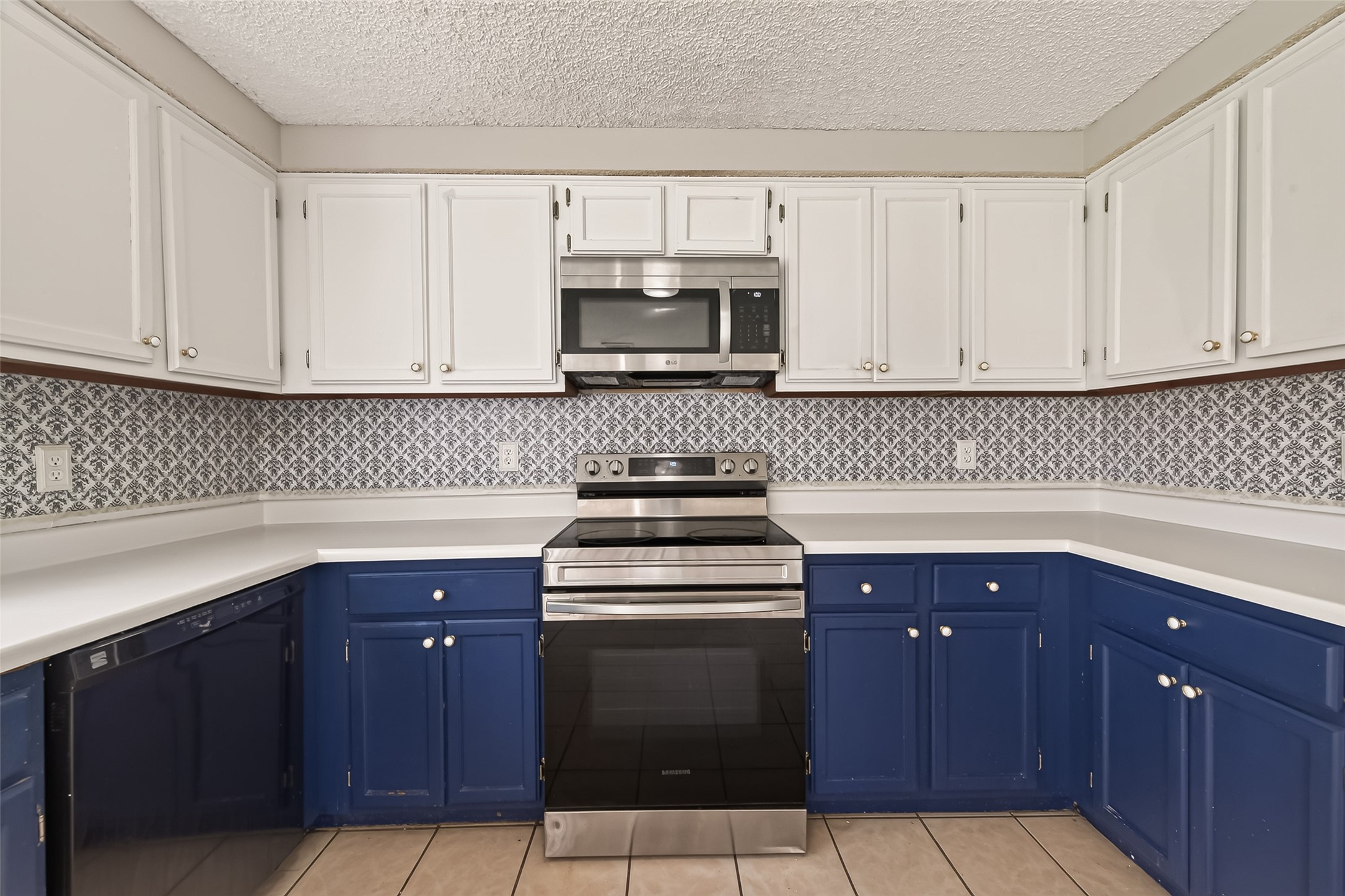 1818 Foxlake Drive Property Photo 10