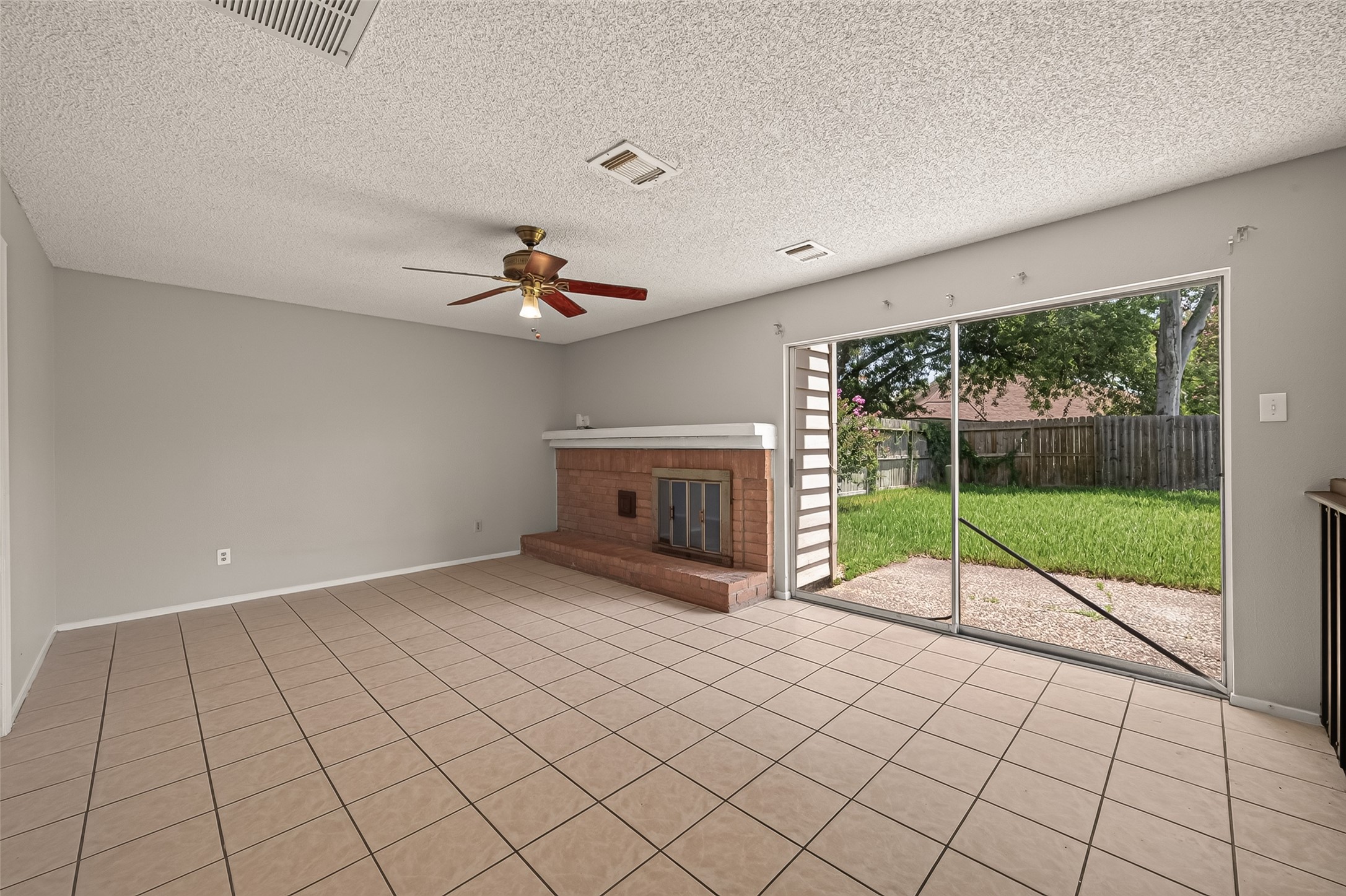 1818 Foxlake Drive Property Photo 13