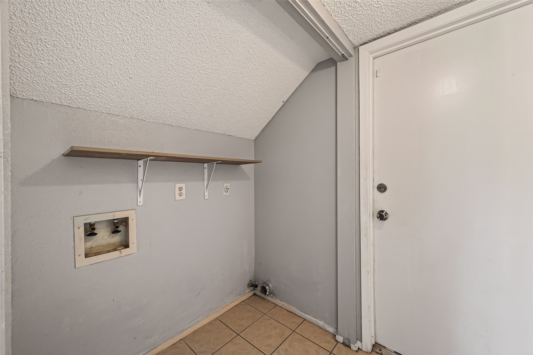 1818 Foxlake Drive Property Photo 16
