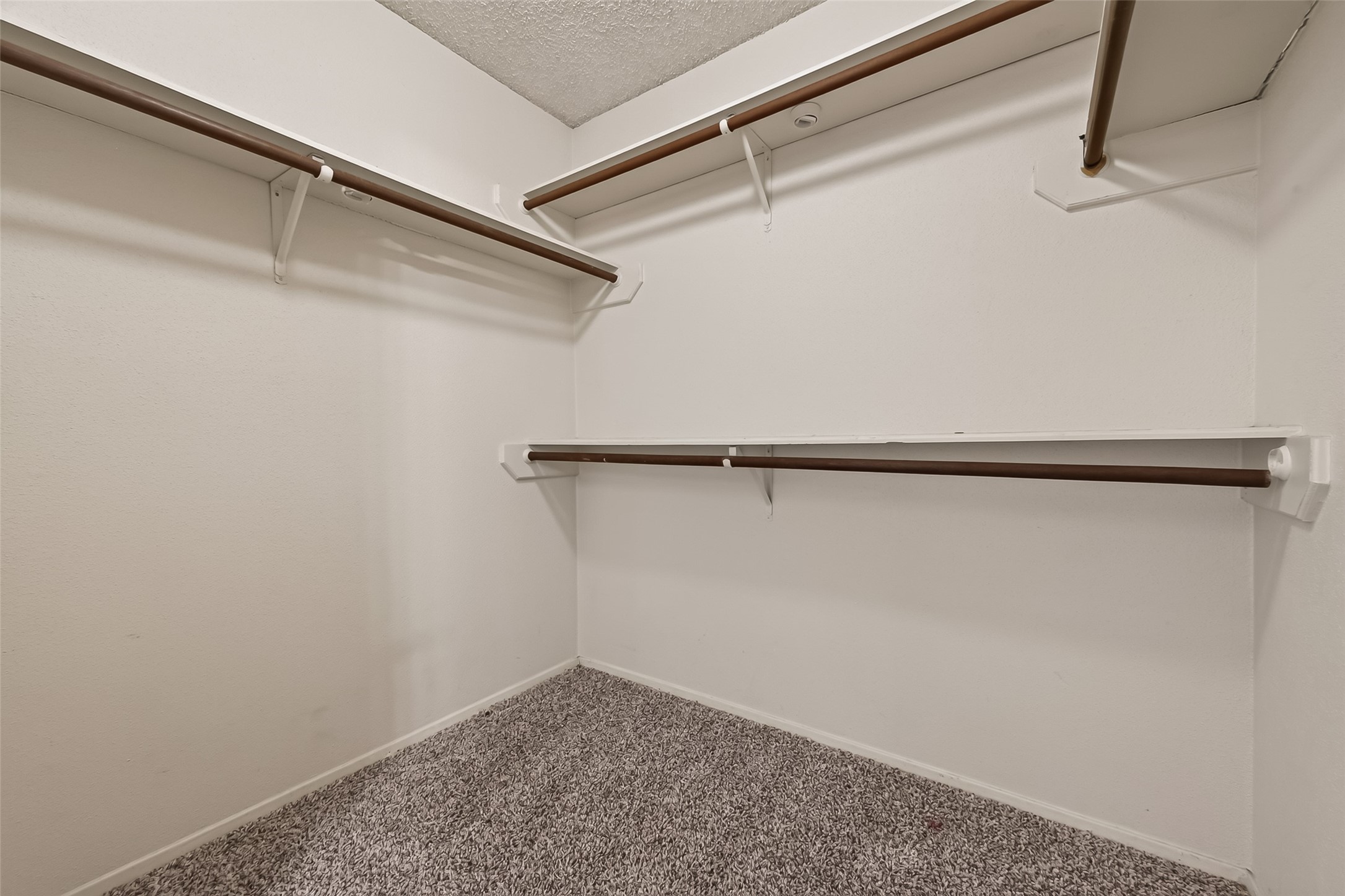 1818 Foxlake Drive Property Photo 27