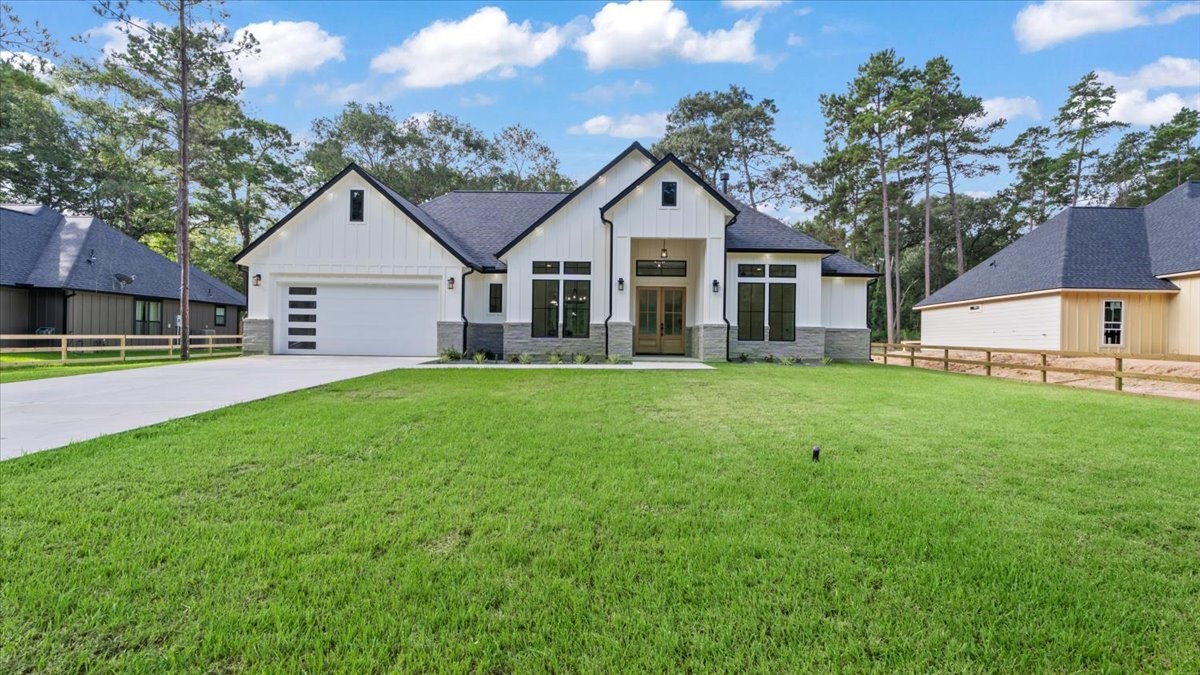 10542 Greenbriar Drive Property Photo 1