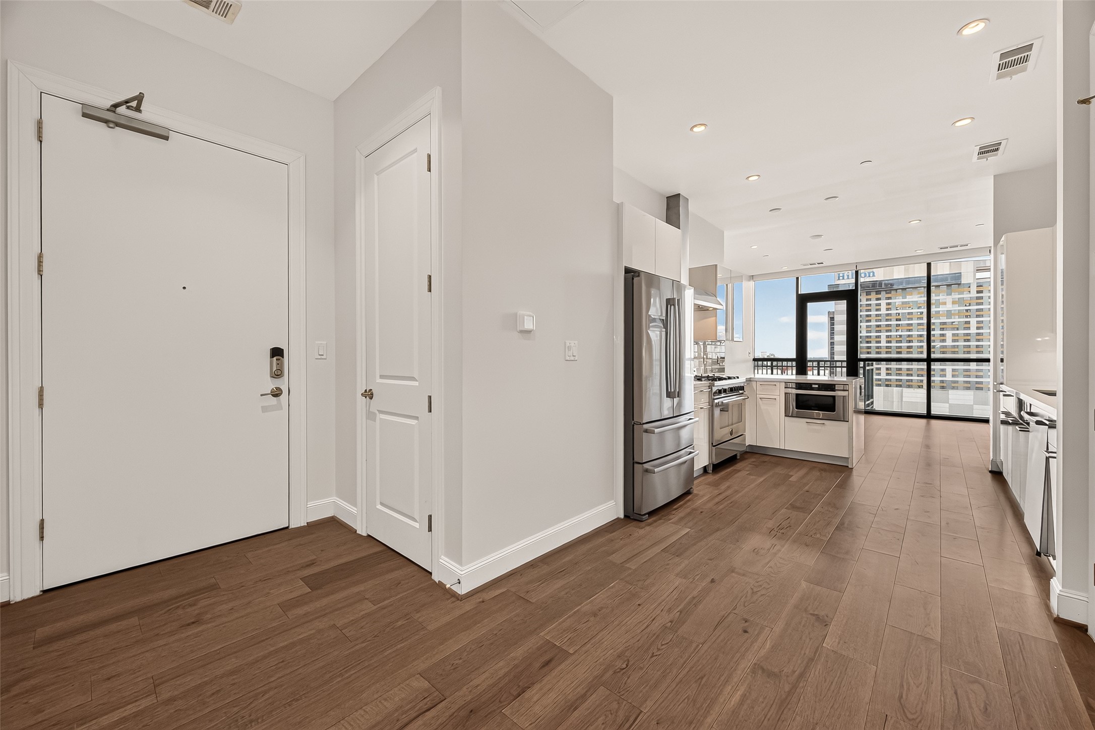 1211 Caroline Street 1403 Property Photo 6