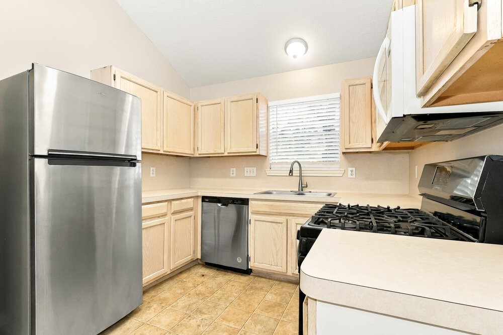 23623 Prairie Bird Drive Property Photo 4