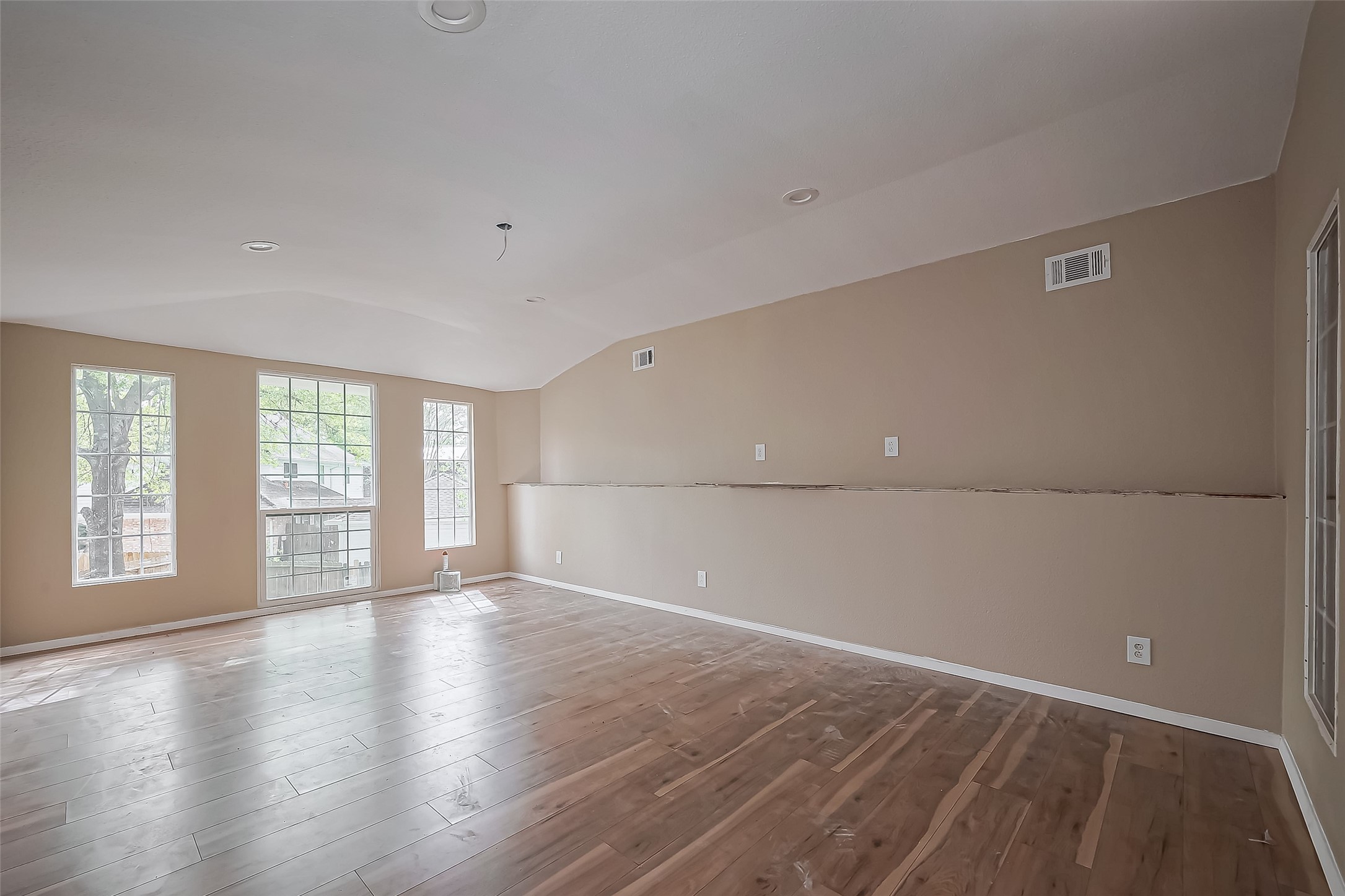811 Loire Lane Property Photo 23
