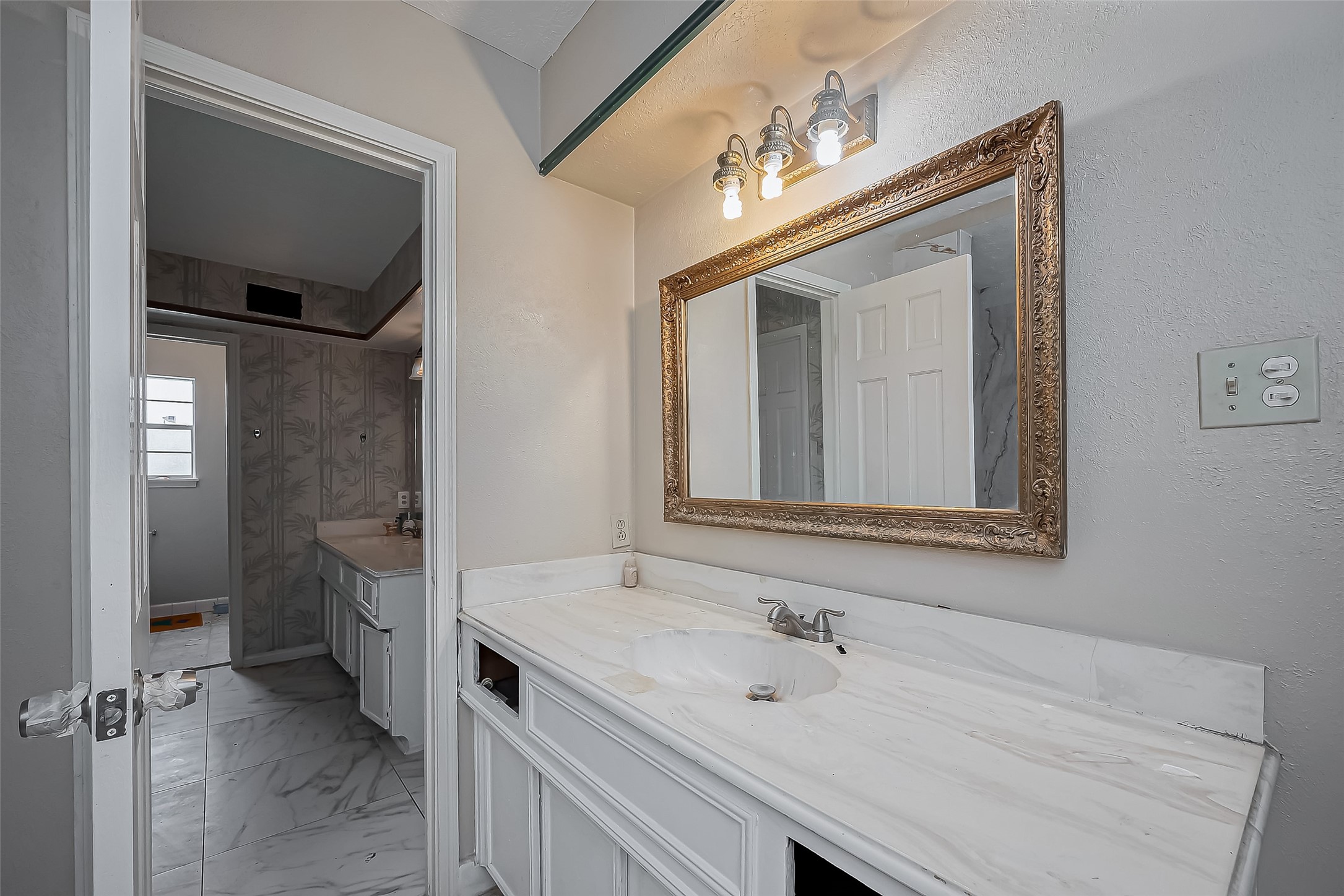 811 Loire Lane Property Photo 37