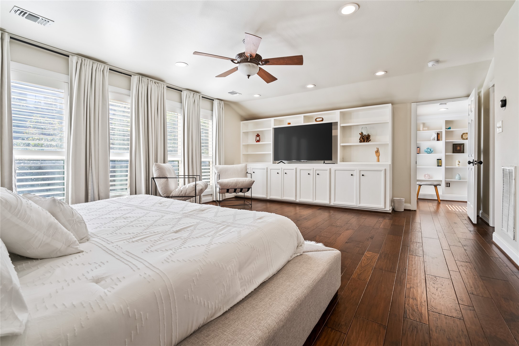 3902 Colquitt Street Property Photo 4