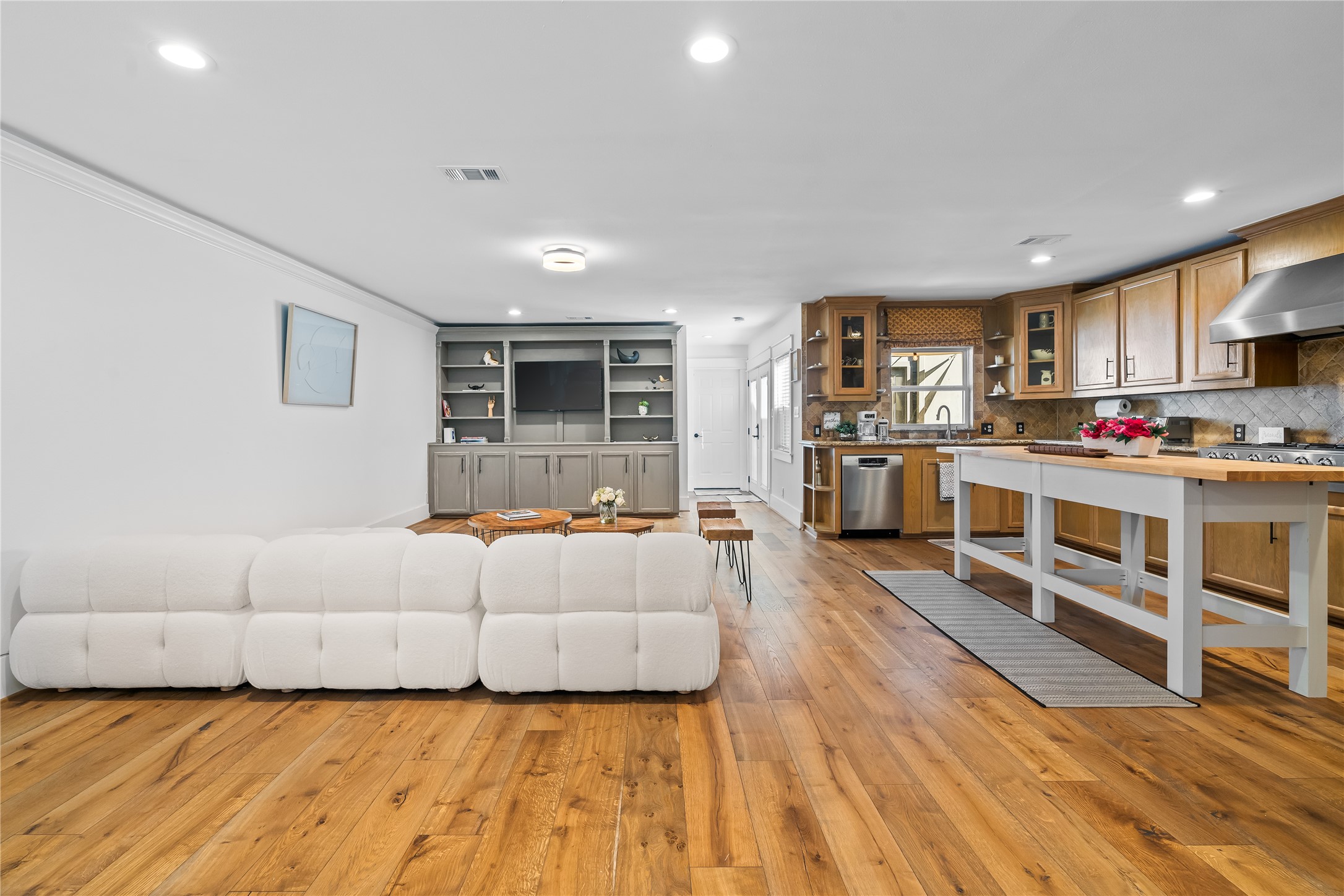 3902 Colquitt Street Property Photo 10