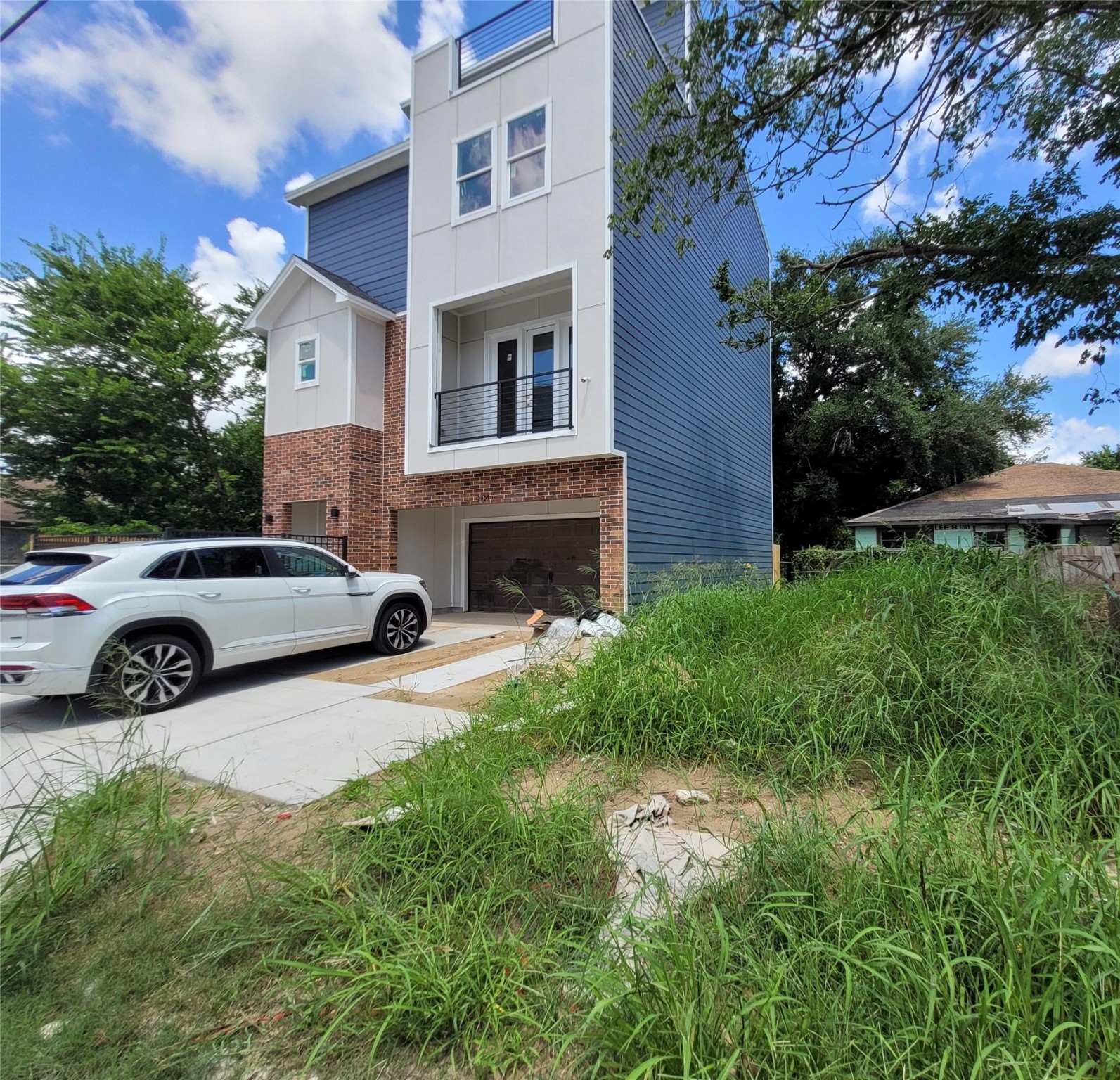 2807 Tierwester Street Property Photo 1