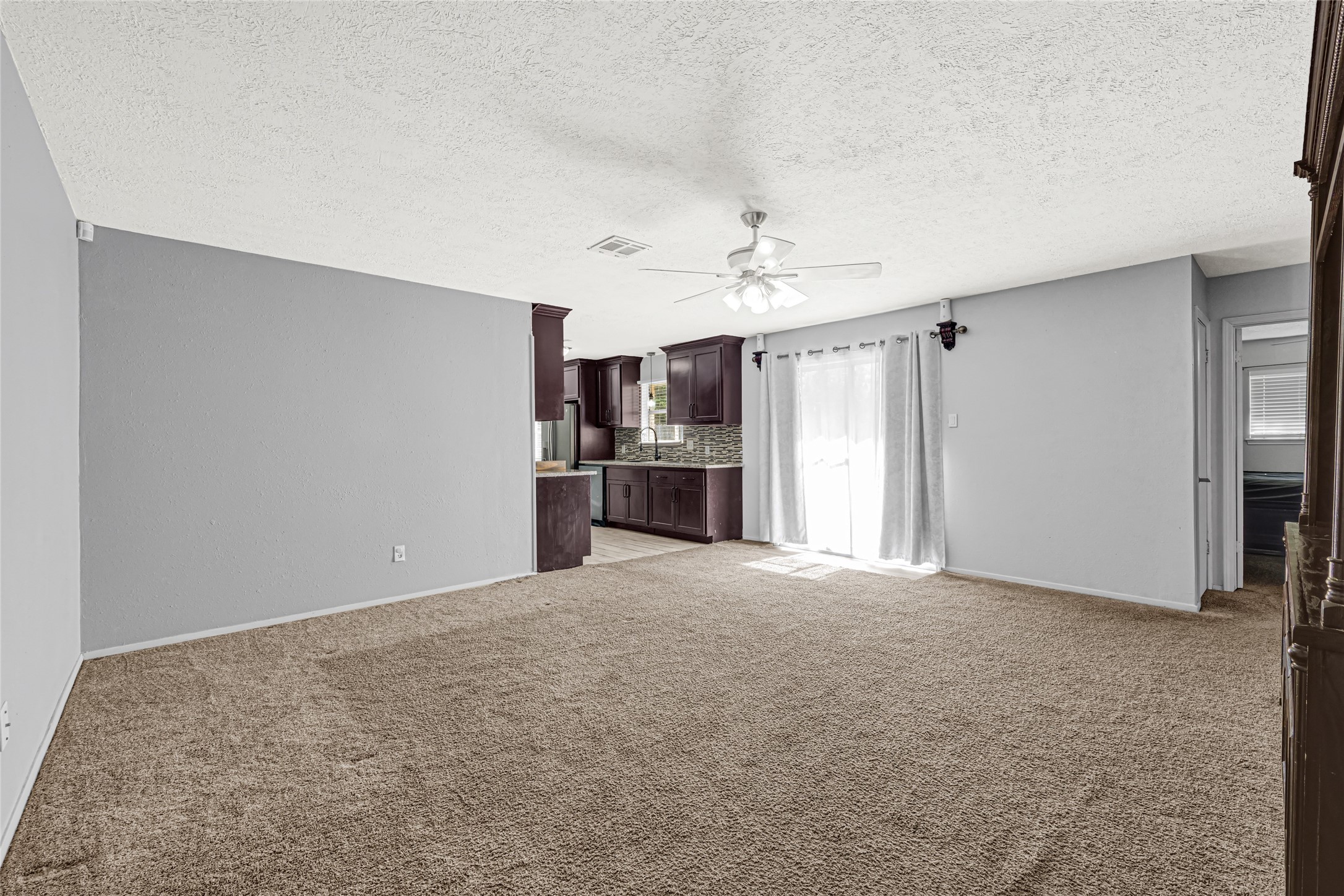 1501 Greenwood Dr Property Photo 4