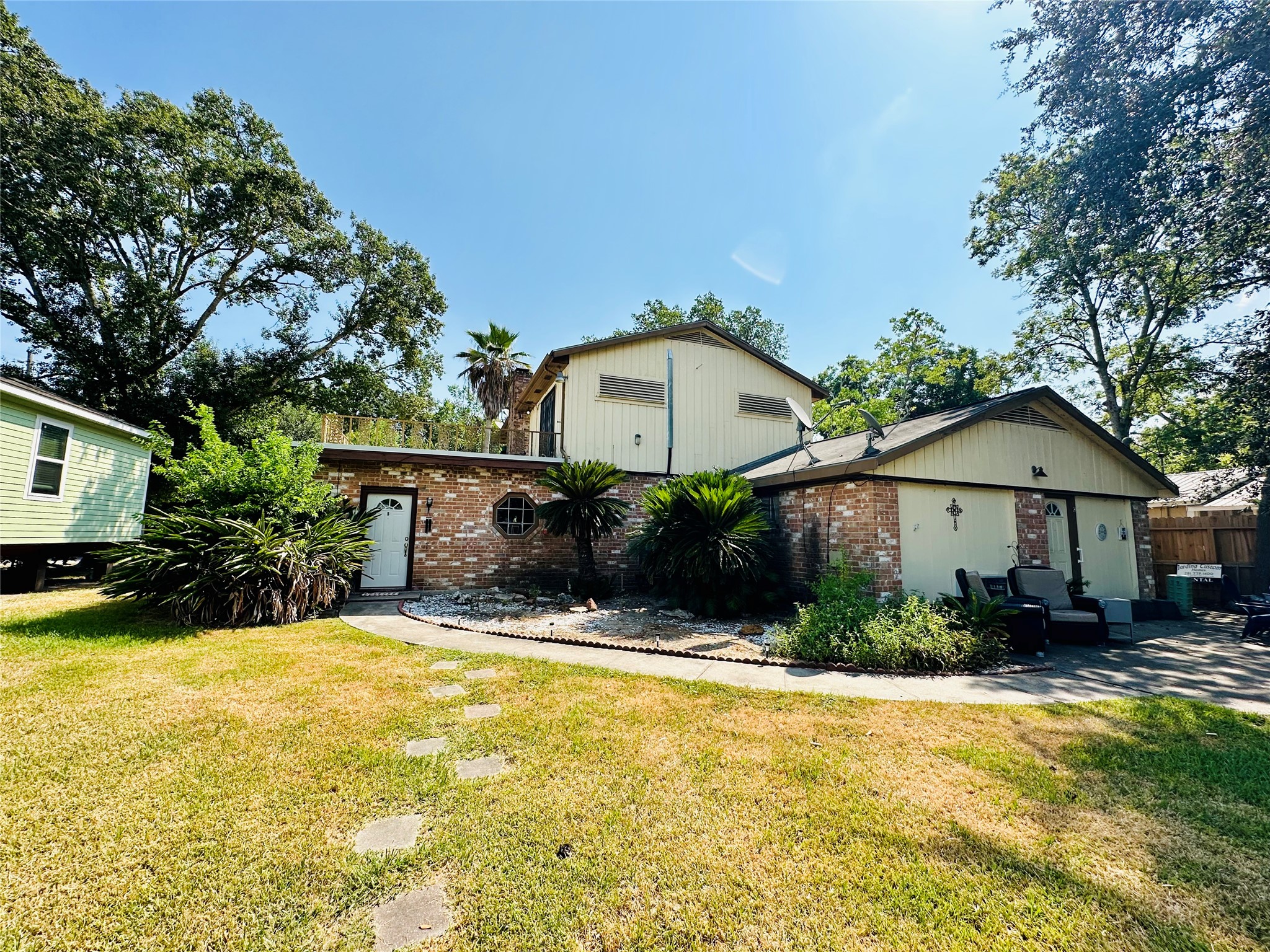 845 Jackson Avenue Property Photo 1