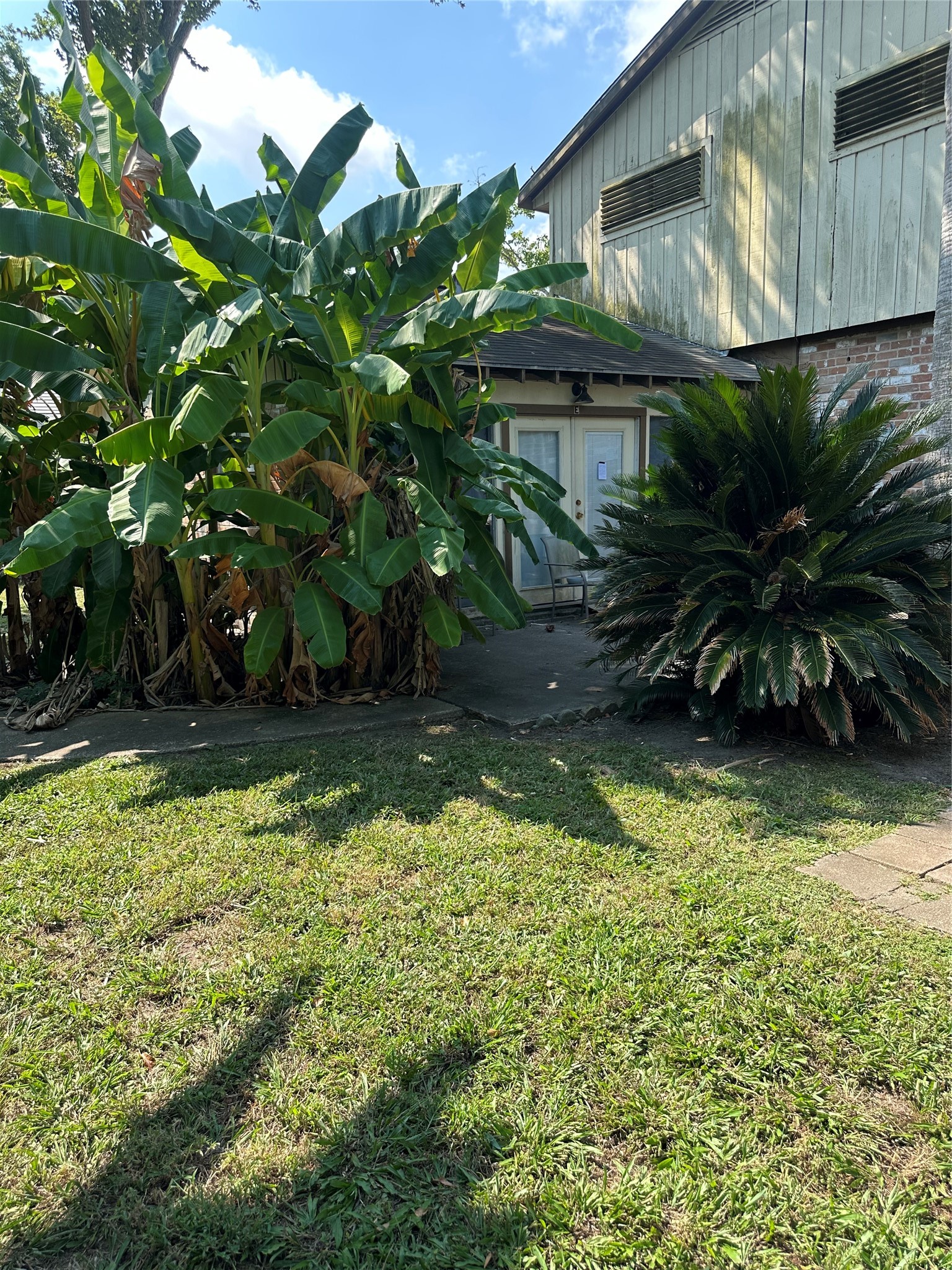 845 Jackson Avenue Property Photo 2
