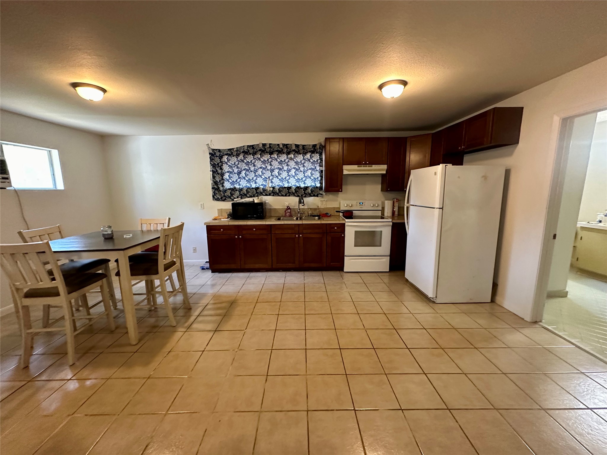 845 Jackson Avenue Property Photo 4