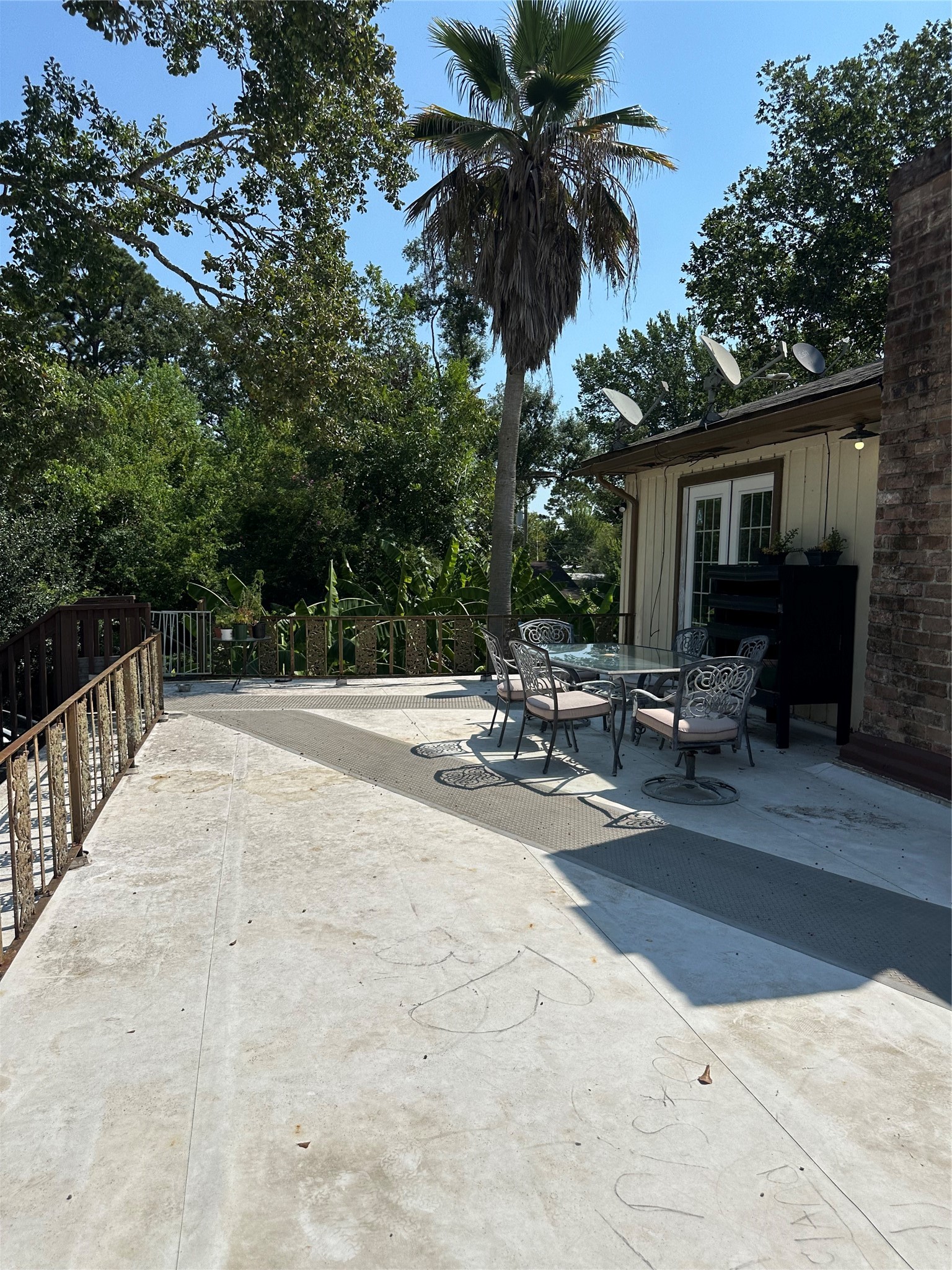 845 Jackson Avenue Property Photo 8